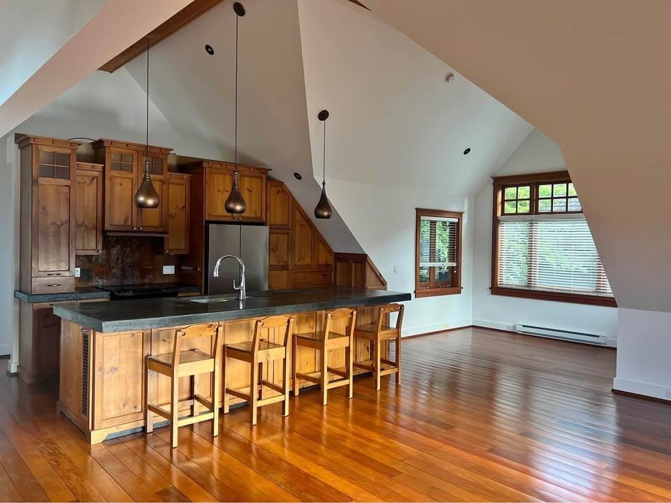 COACH HOUSE - 2751 Taylor Lane, Surrey