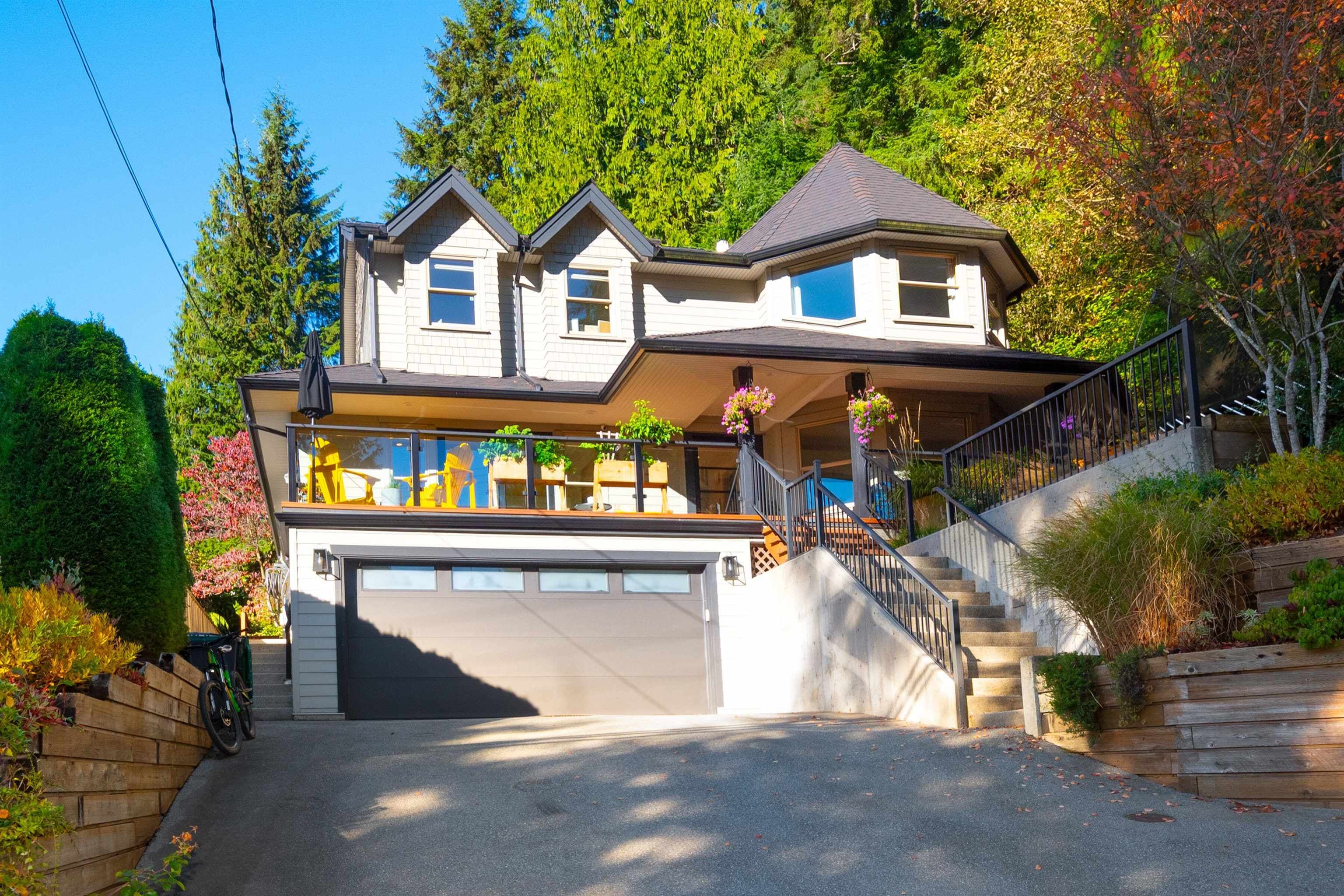 4592 Cove Cliff Road, North Vancouver