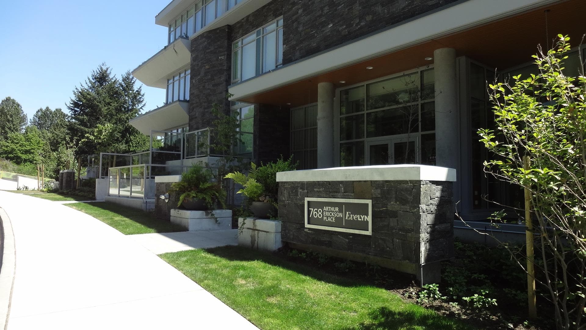 400 - 768 Arthur Erickson Place, West Vancouver