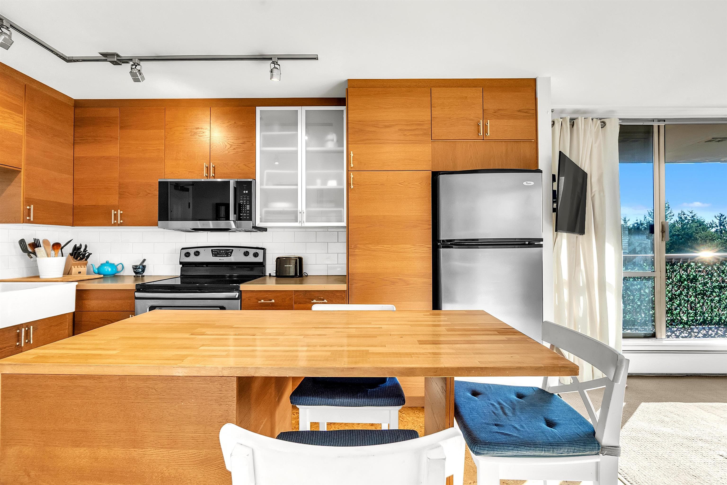 1010 - 2016 Fullerton Avenue, North Vancouver