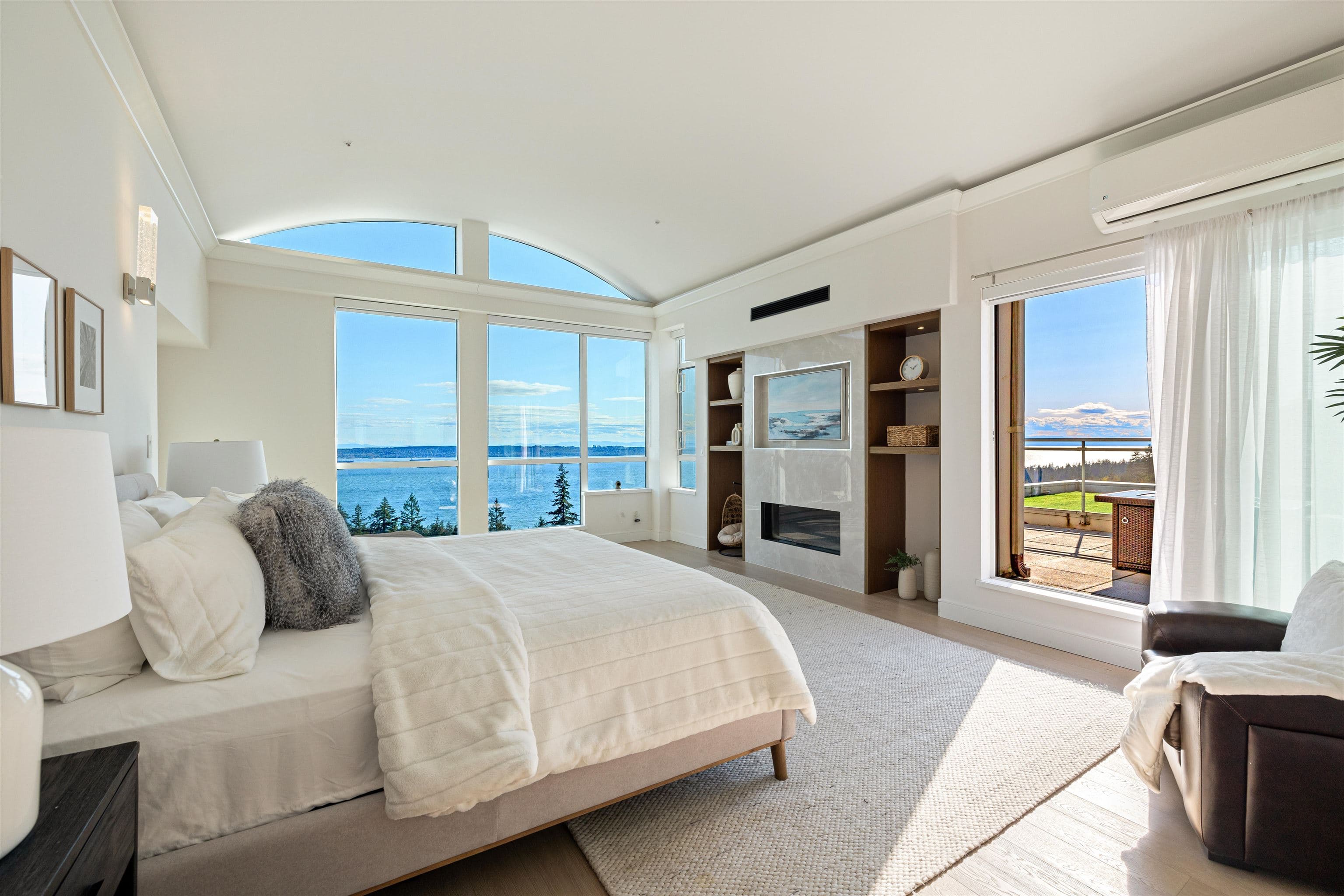 701 - 3105 Deer Ridge Drive, West Vancouver