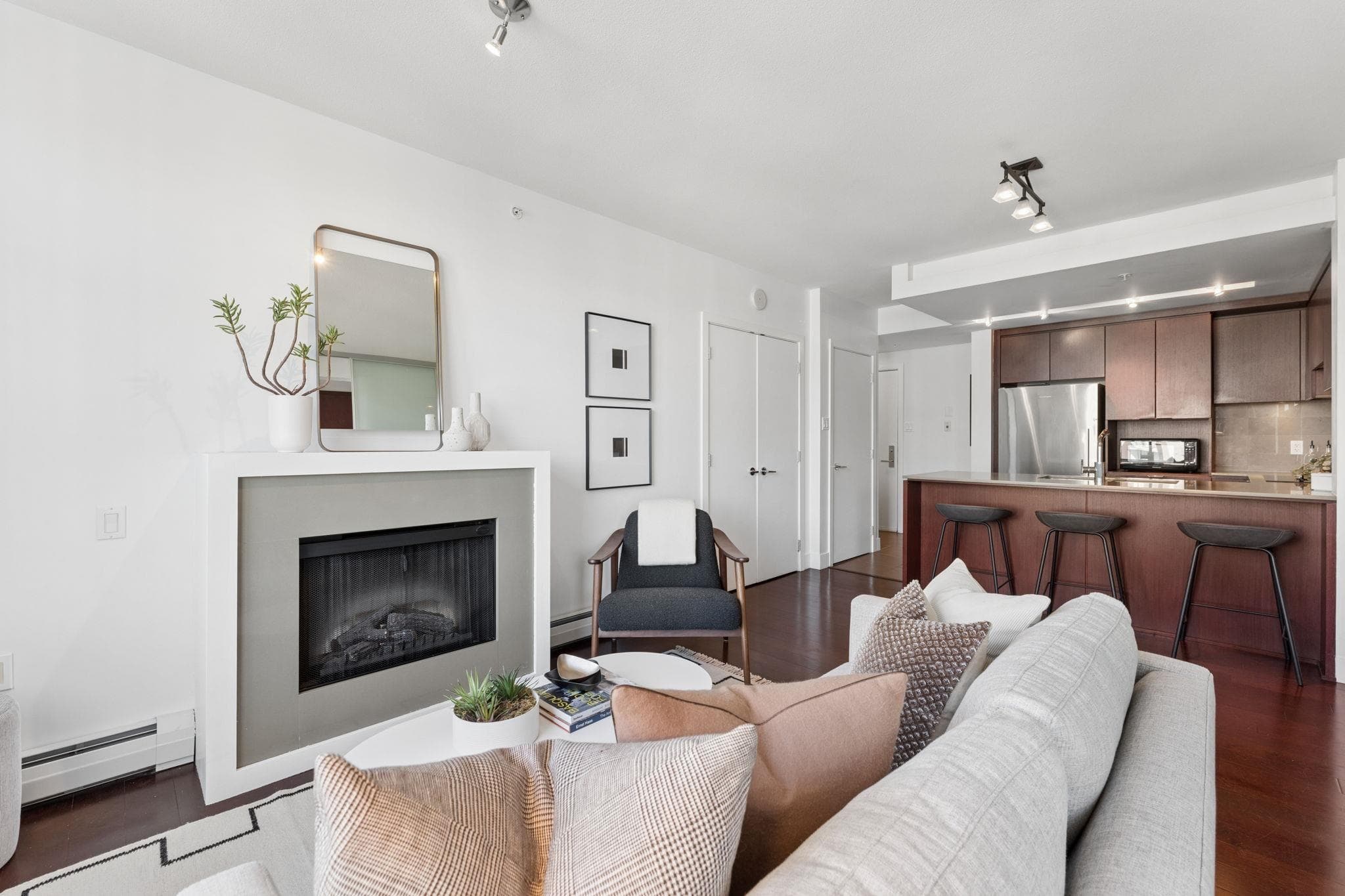 1101 - 158 W 13th Street, North Vancouver