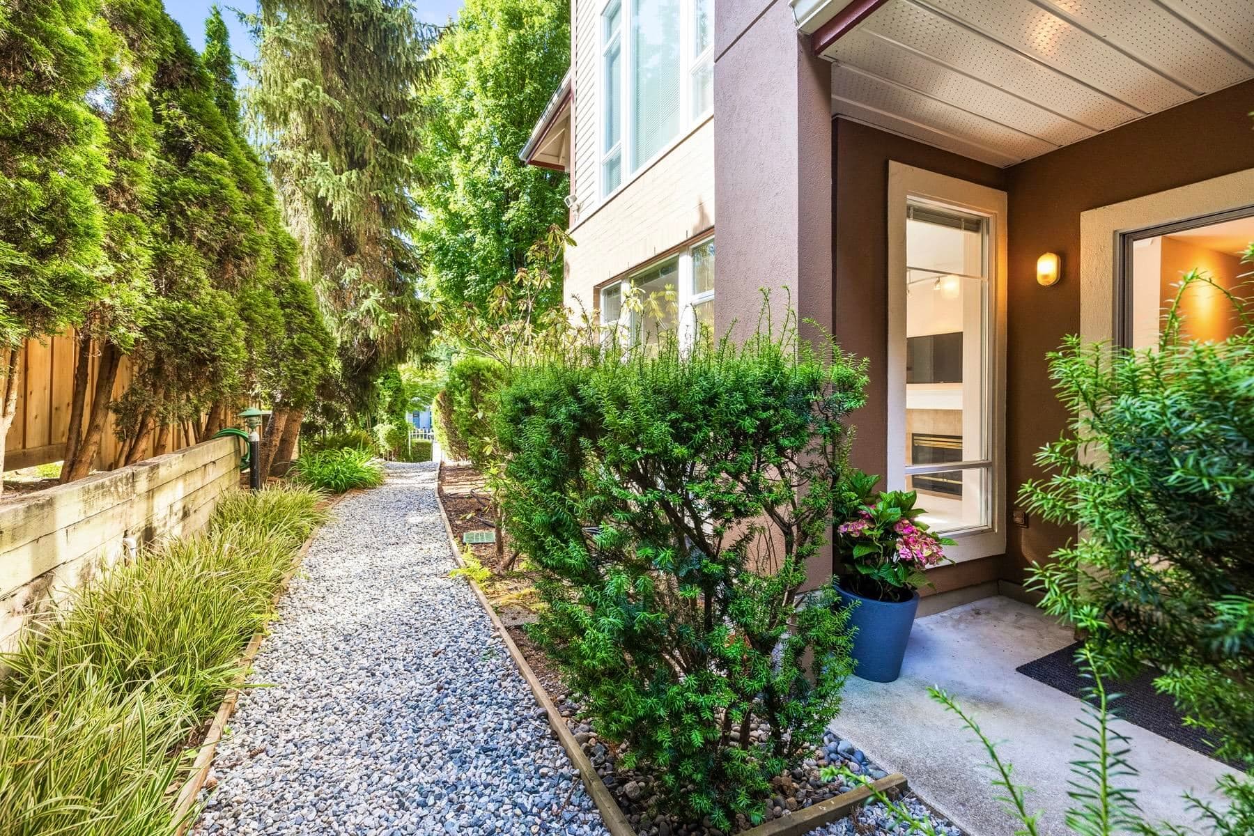 206 - 678 W Queens Road, North Vancouver