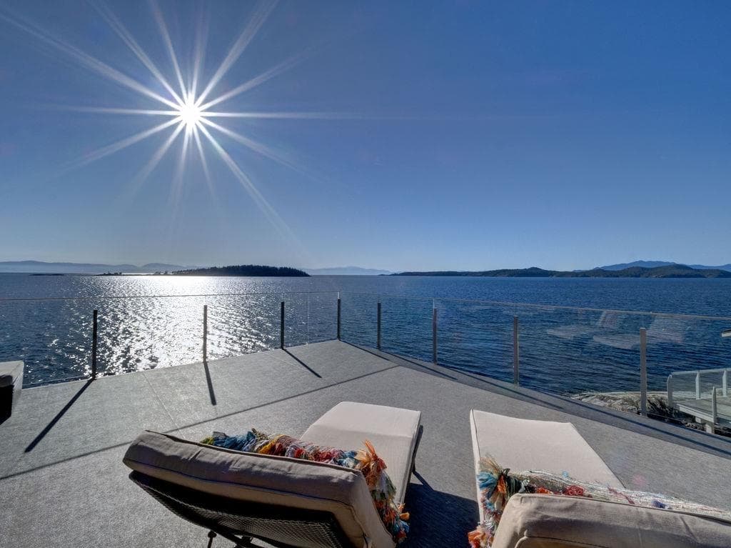 8327 Redrooffs Road, Sechelt