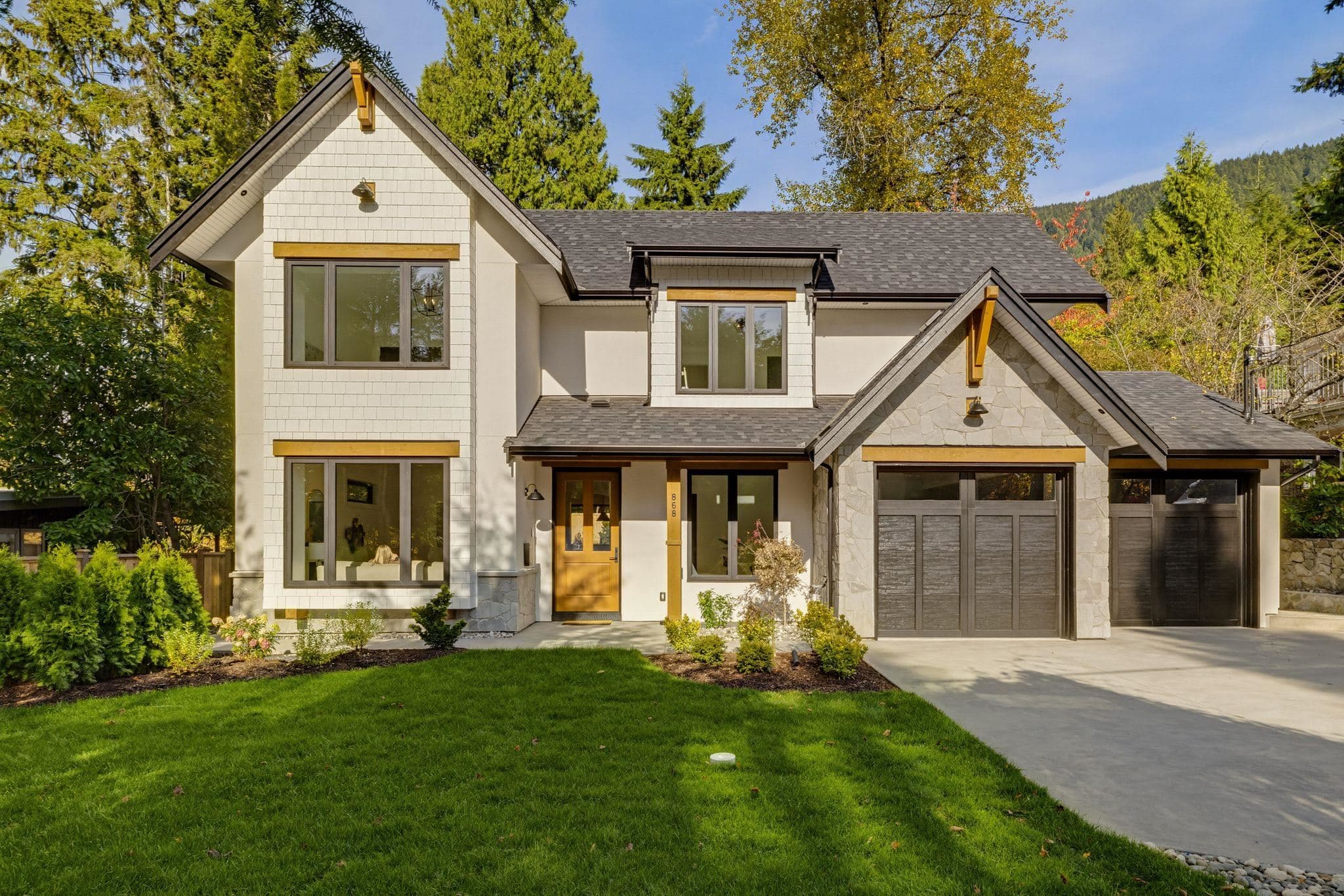 868 Canyon Boulevard, North Vancouver