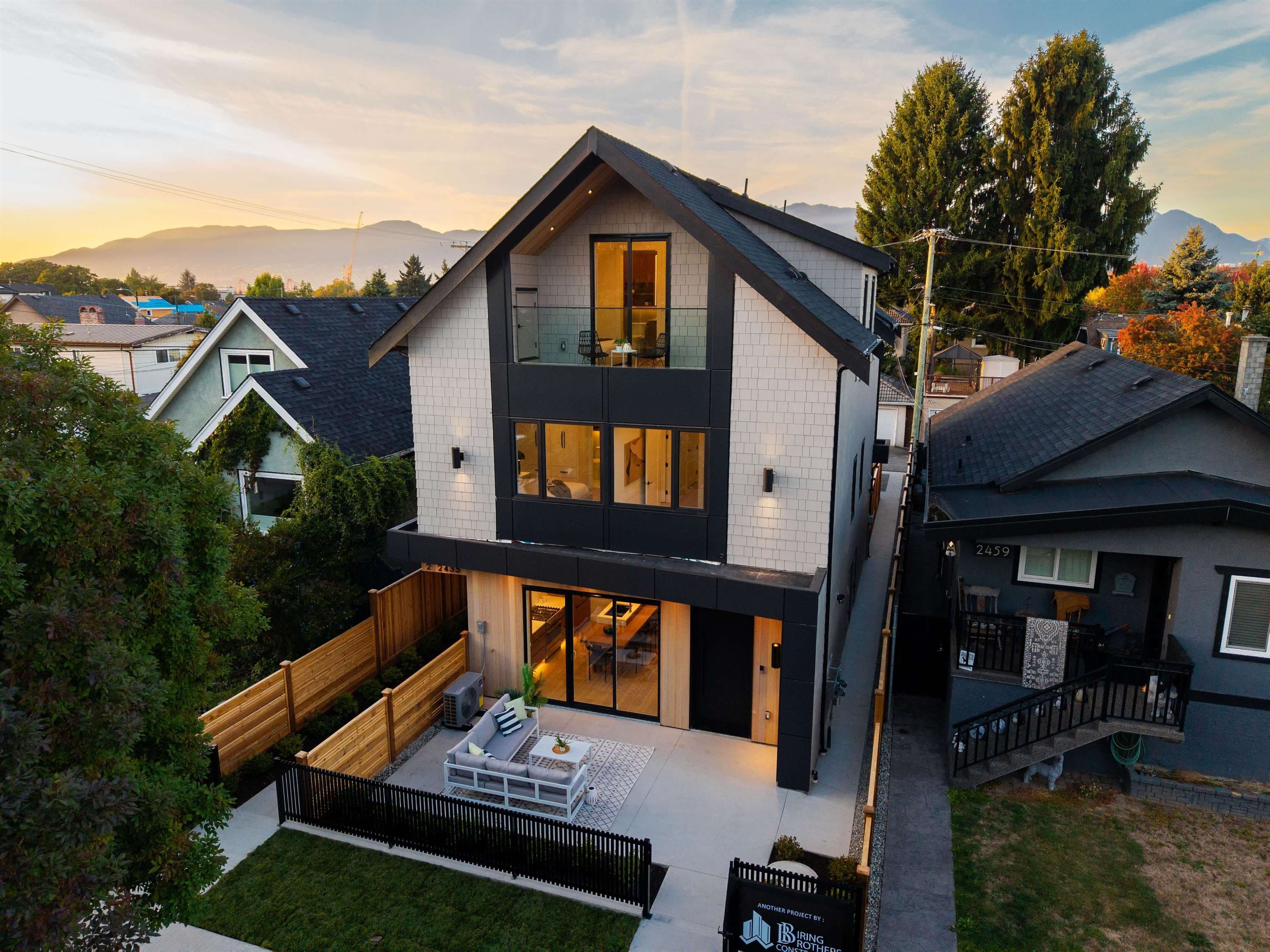 1 - 2435 Napier Street, Vancouver