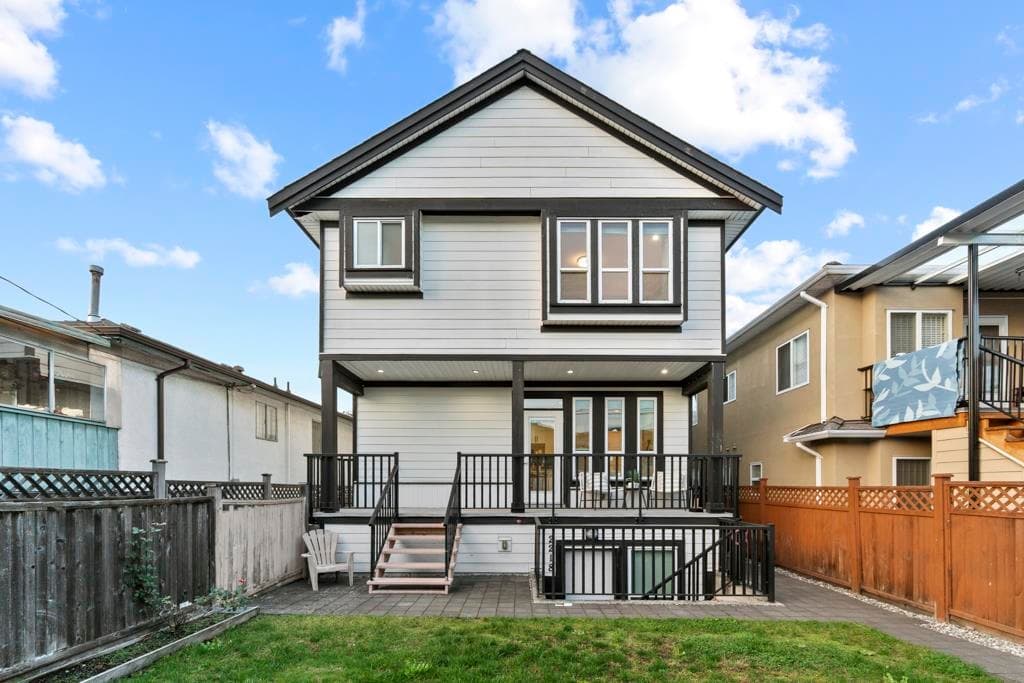2216 Mannering Avenue, Vancouver