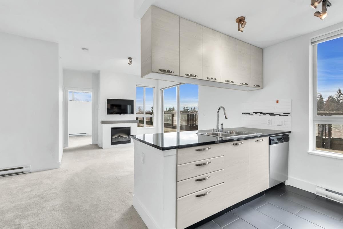 417 - 7418 Byrnepark Walk, Burnaby