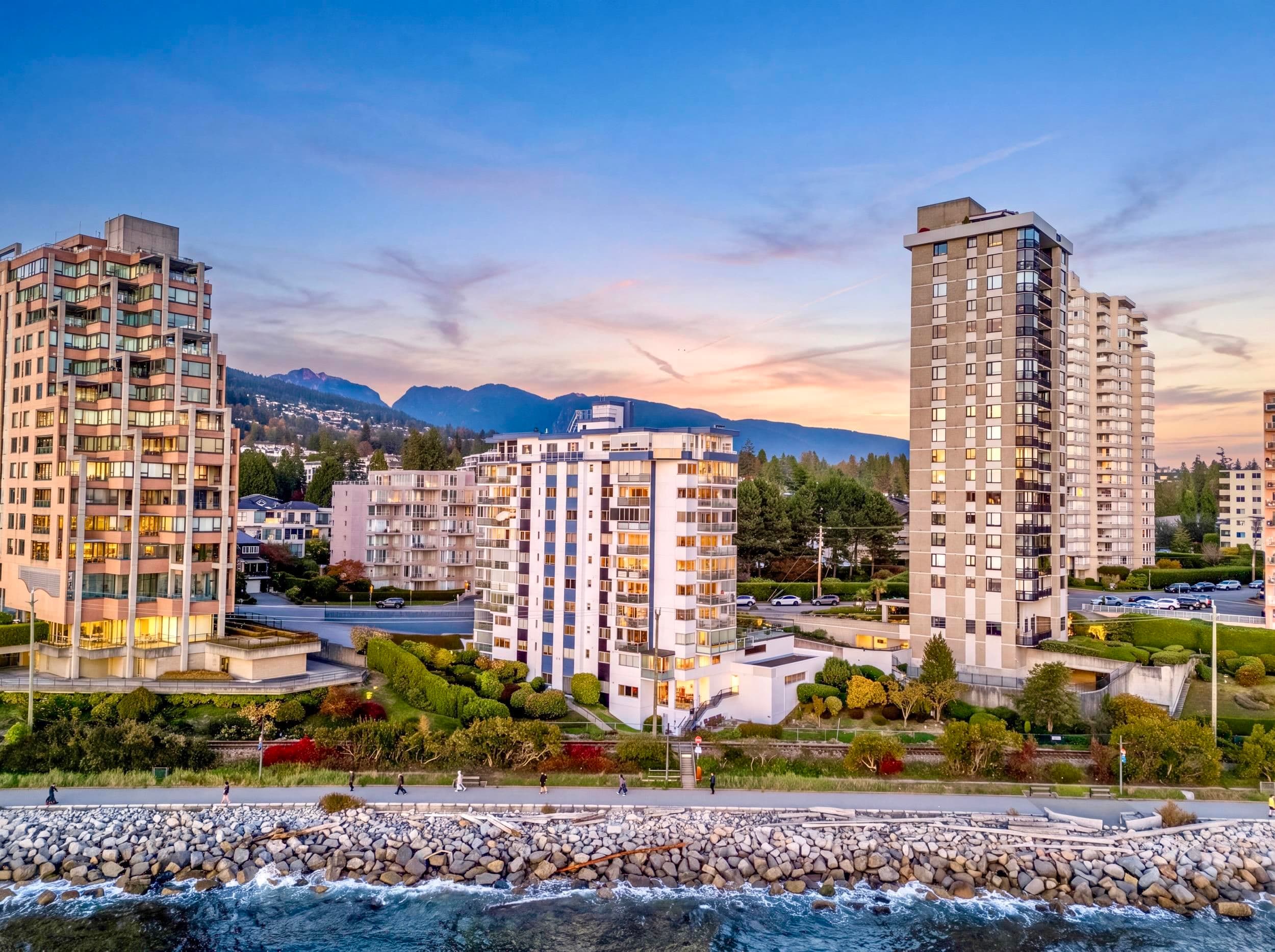 702 - 2246 Bellevue Avenue, West Vancouver