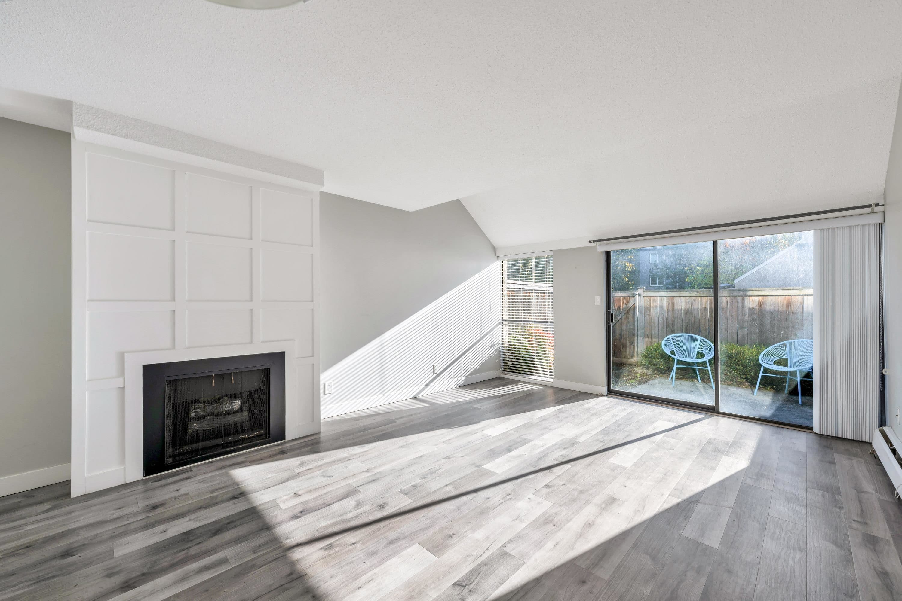 106 - 17720 60 Avenue, Surrey