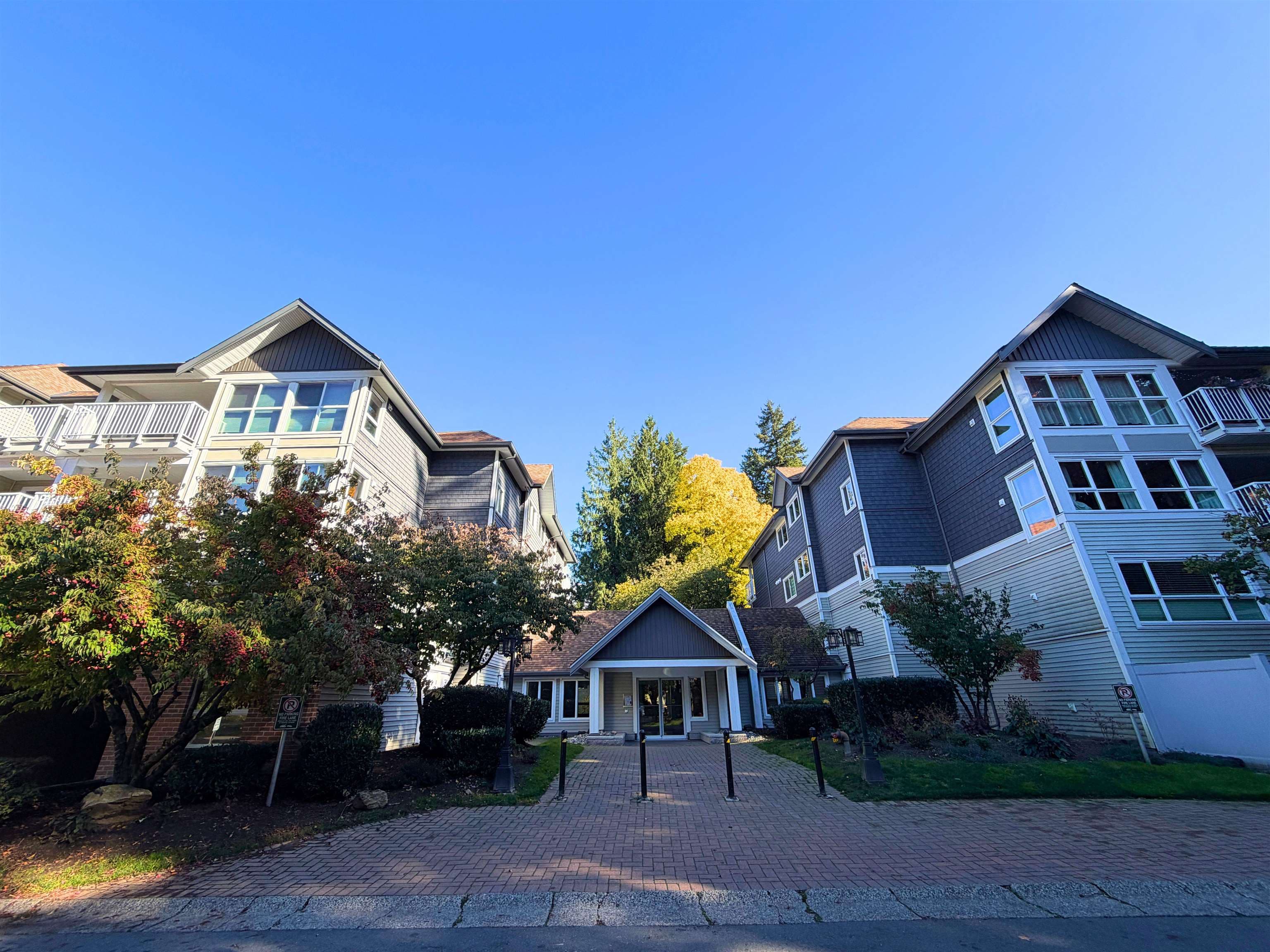 201 - 9626 148 Street, Surrey