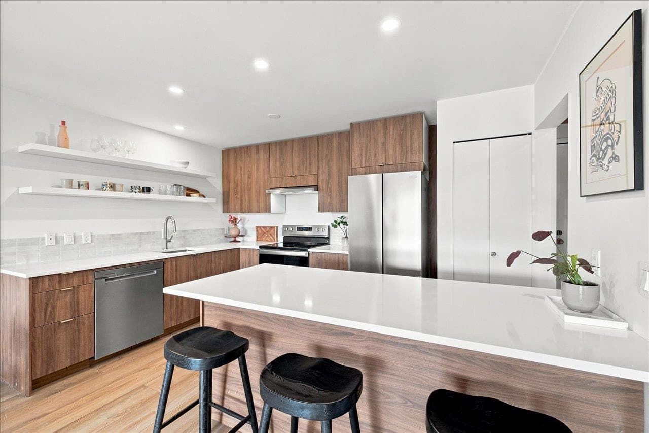 207 - 236 W 2nd Street, North Vancouver