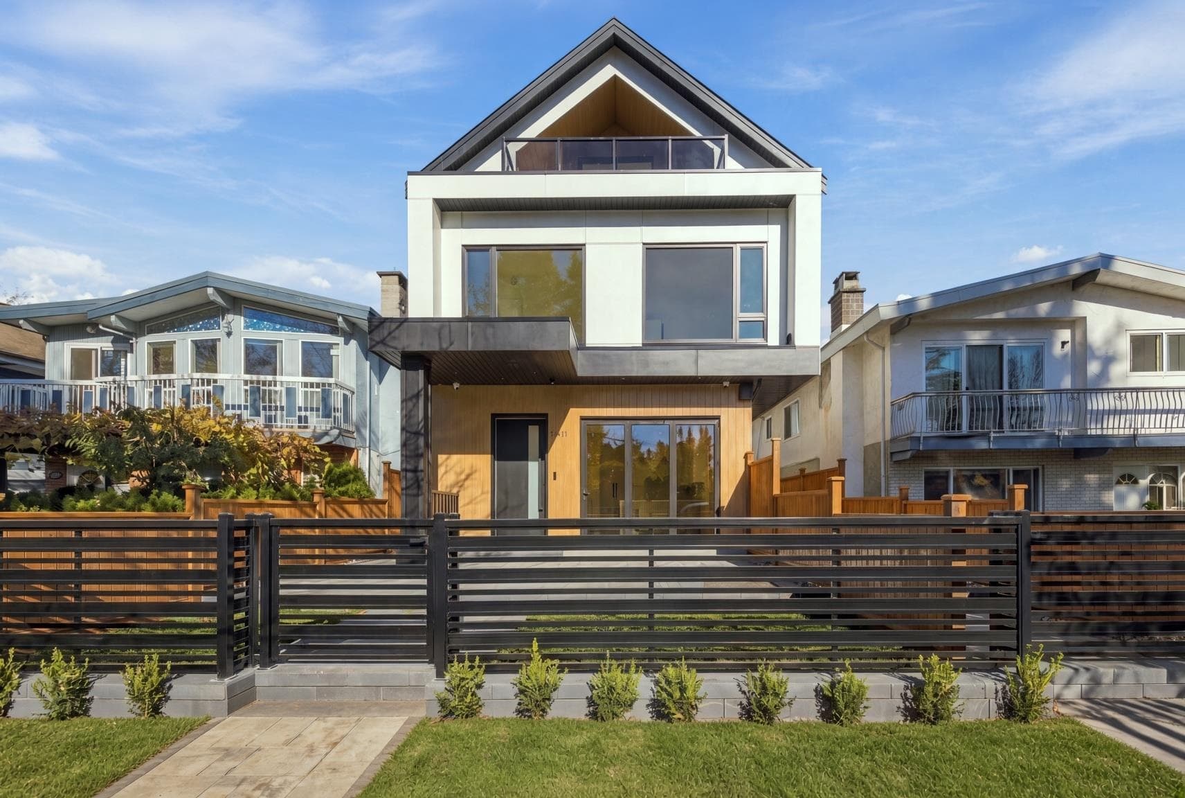 2 - 841 E 39th Avenue, Vancouver