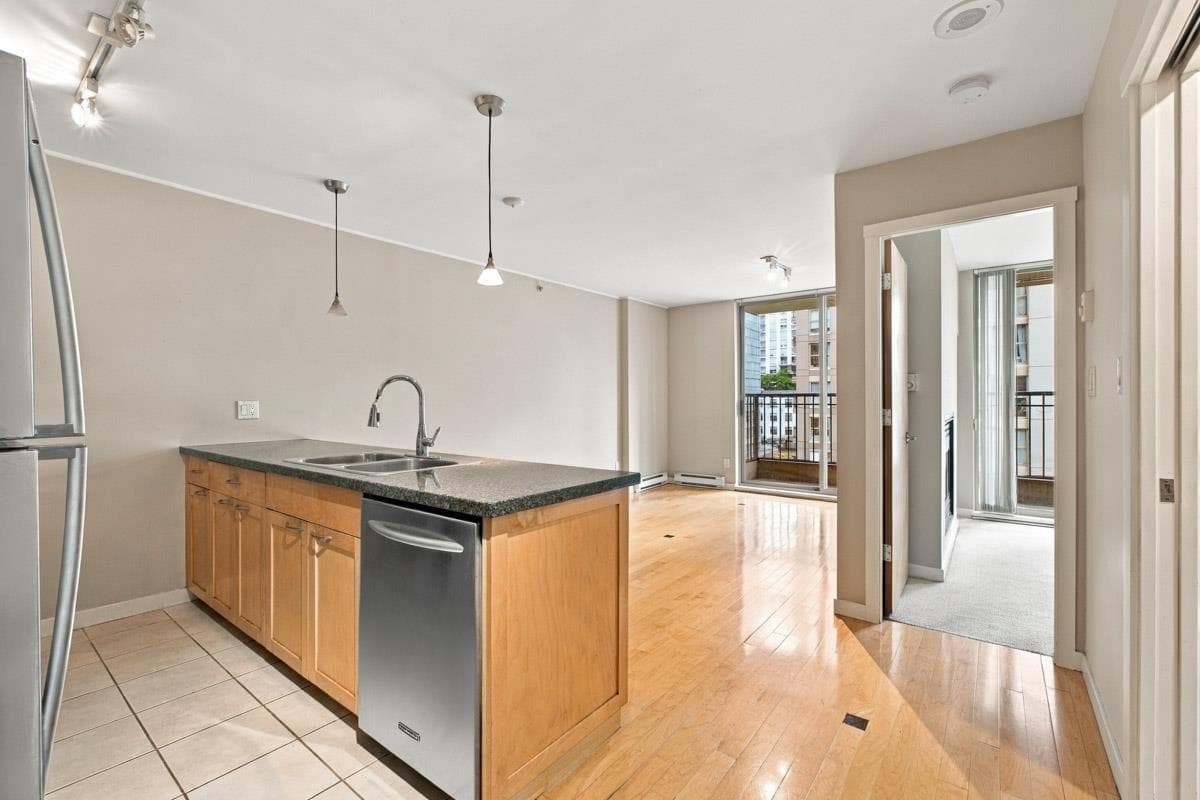 705 - 989 Richards Street, Vancouver