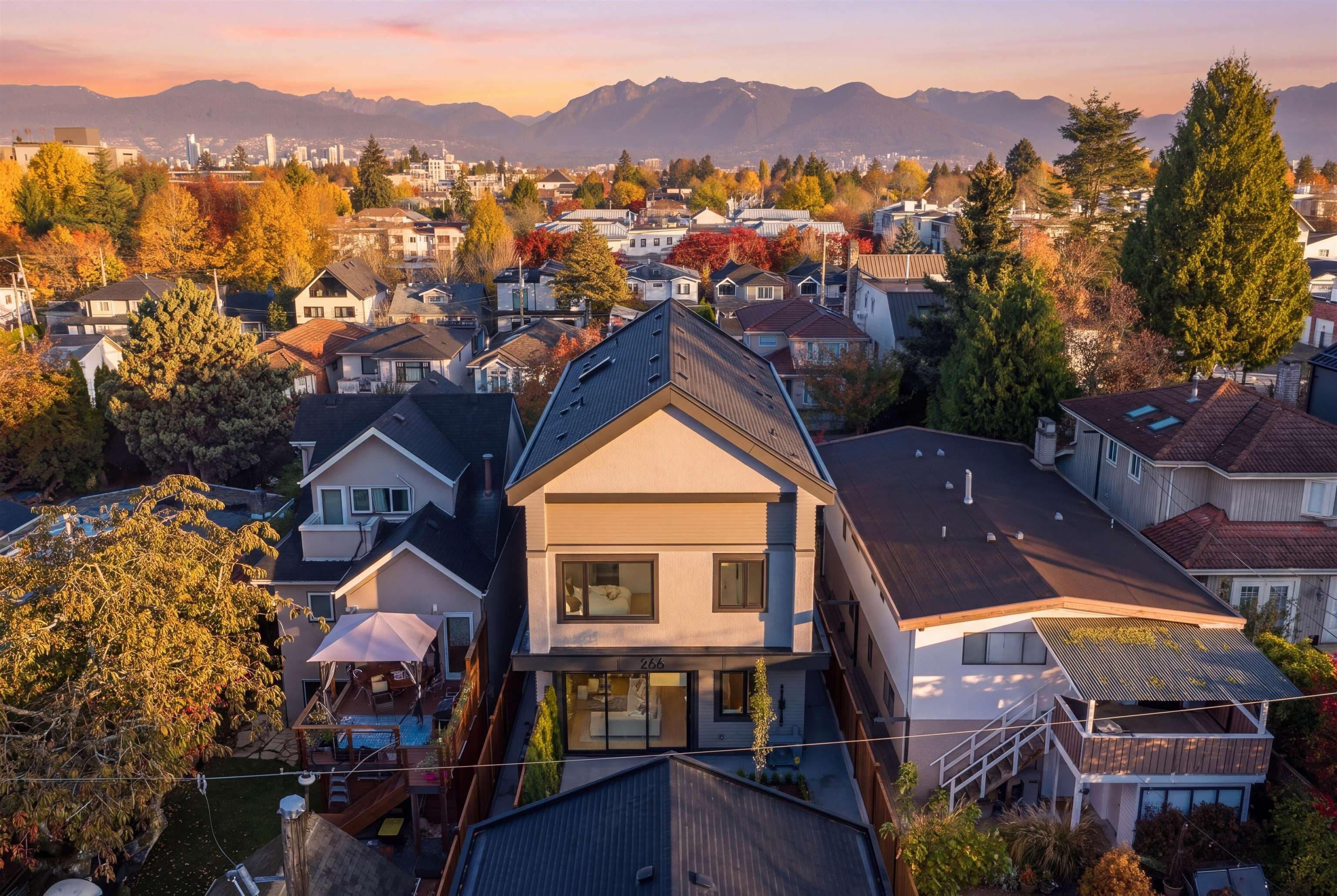 2 - 266 E 38 Avenue, Vancouver