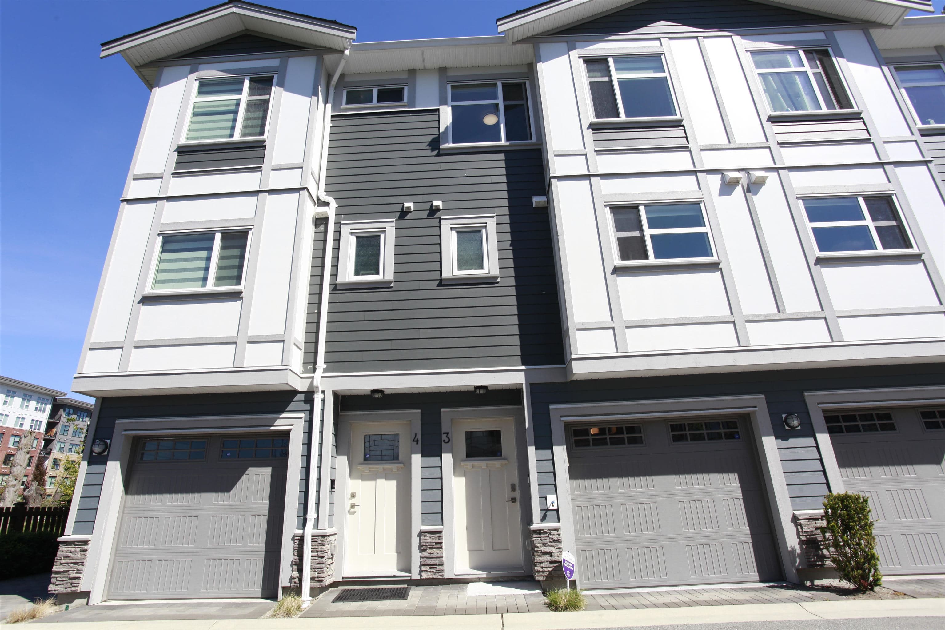 9560 Alexandra Road, Richmond