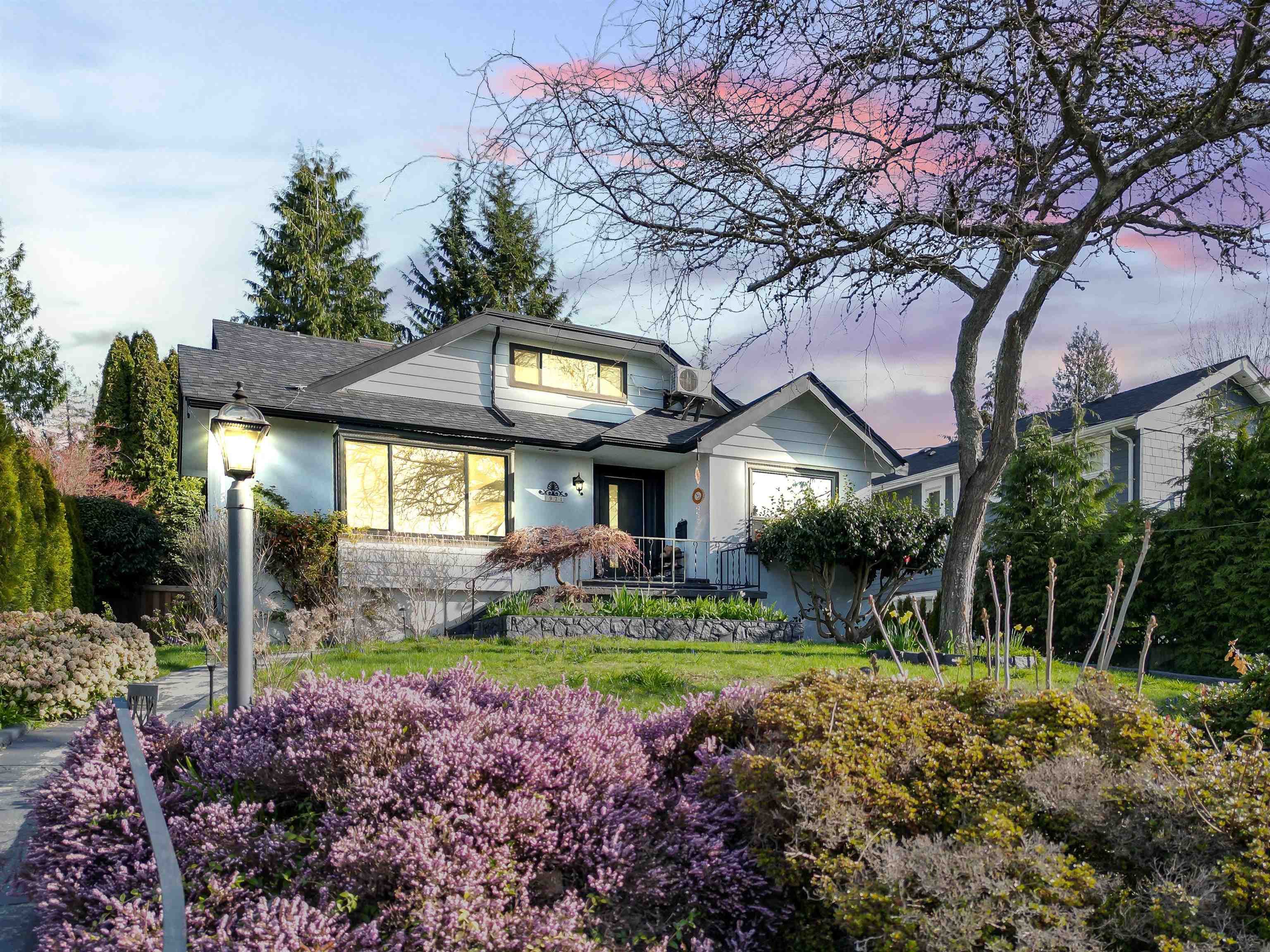 1921 Fulton Avenue, West Vancouver