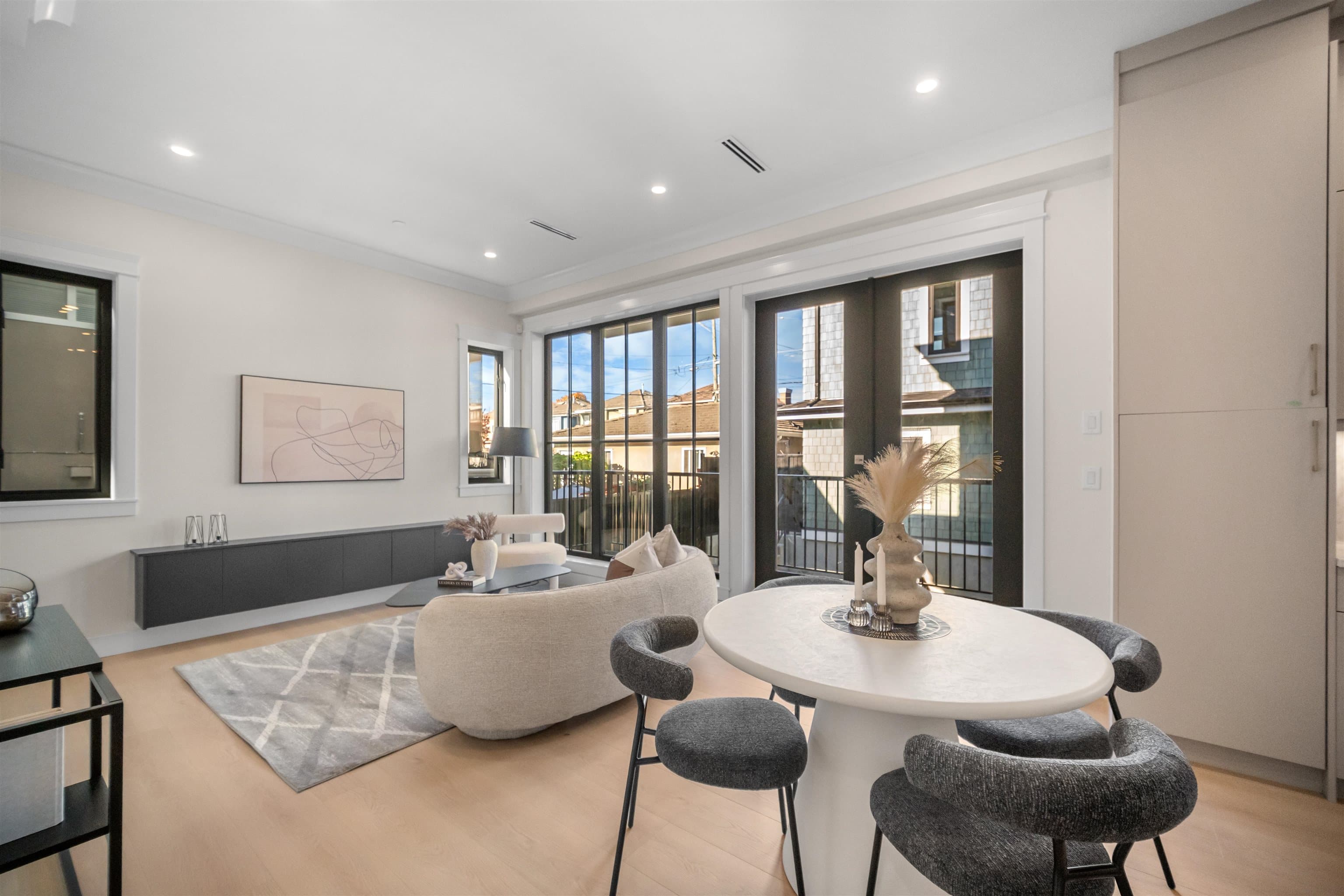 2 - 1613 E 58th Avenue, Vancouver