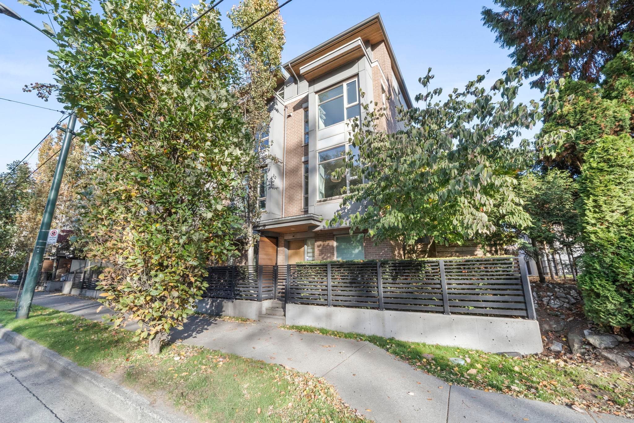 5552 Oak Street, Vancouver