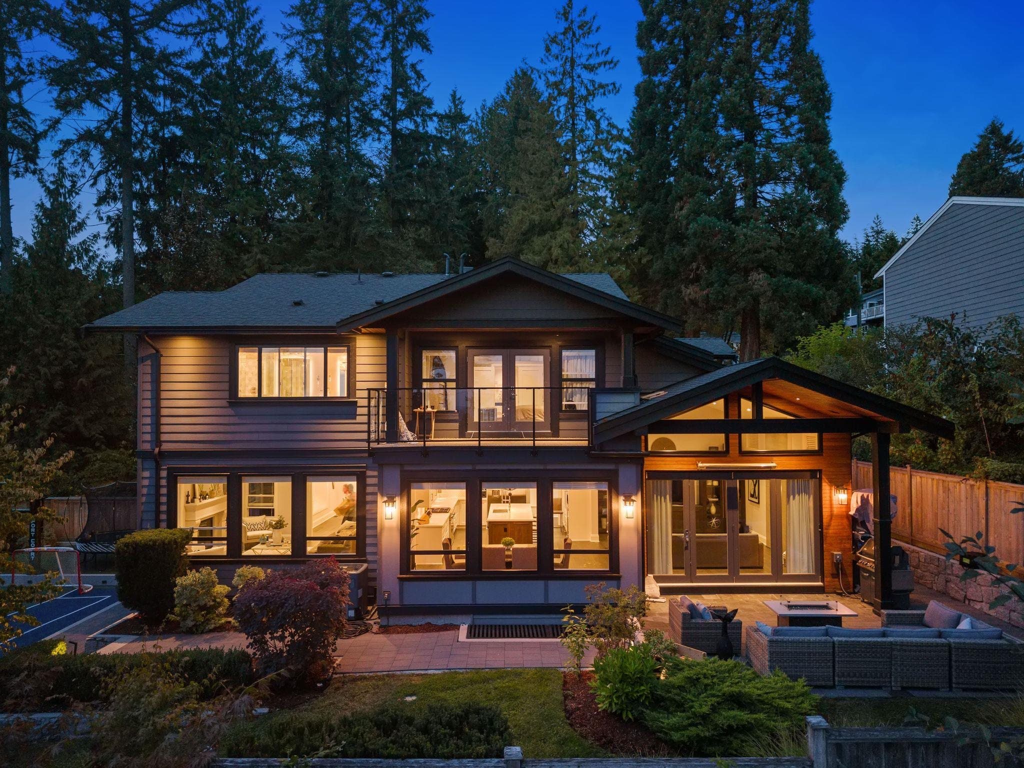 433 E Queens Road, North Vancouver