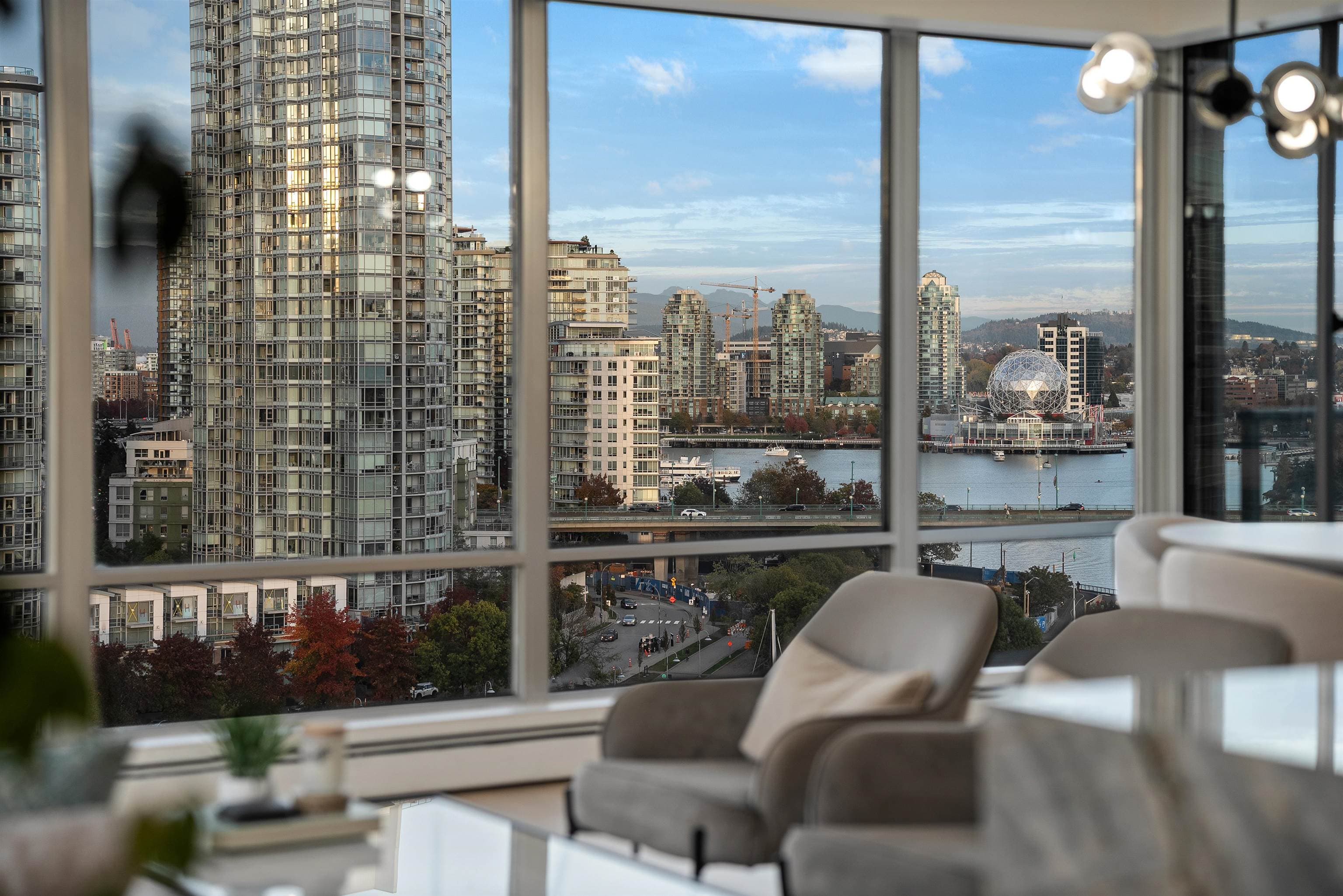1706 - 1228 Marinaside Crescent, Vancouver