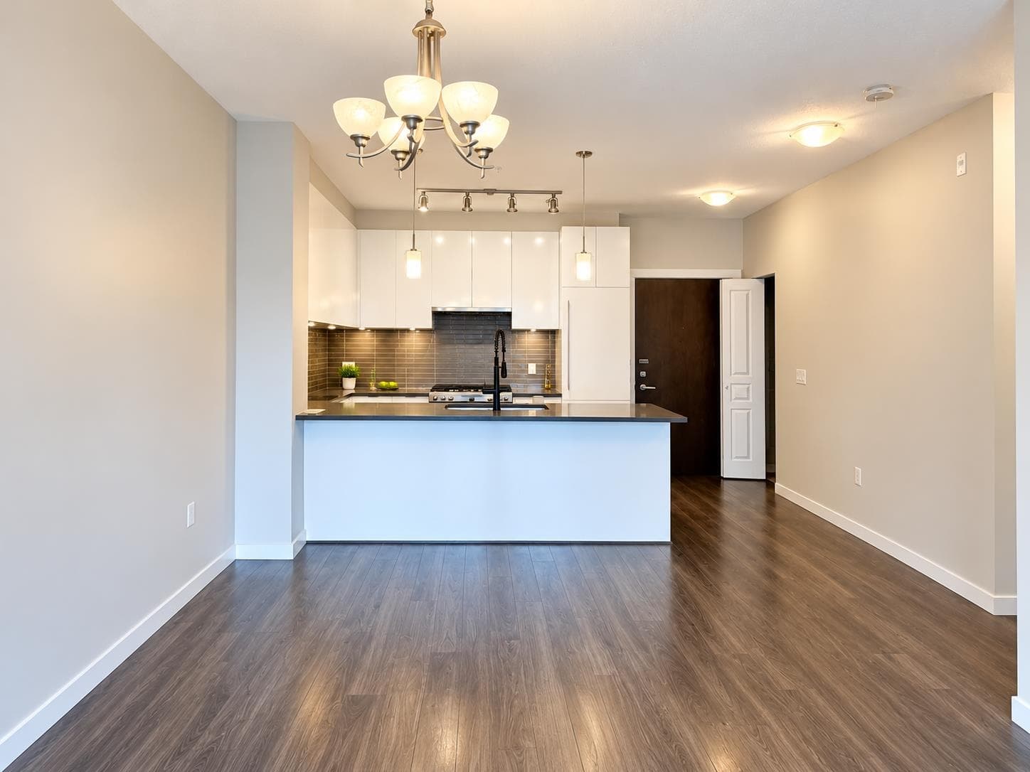 2xx - 9366 Tomicki Avenue, Richmond