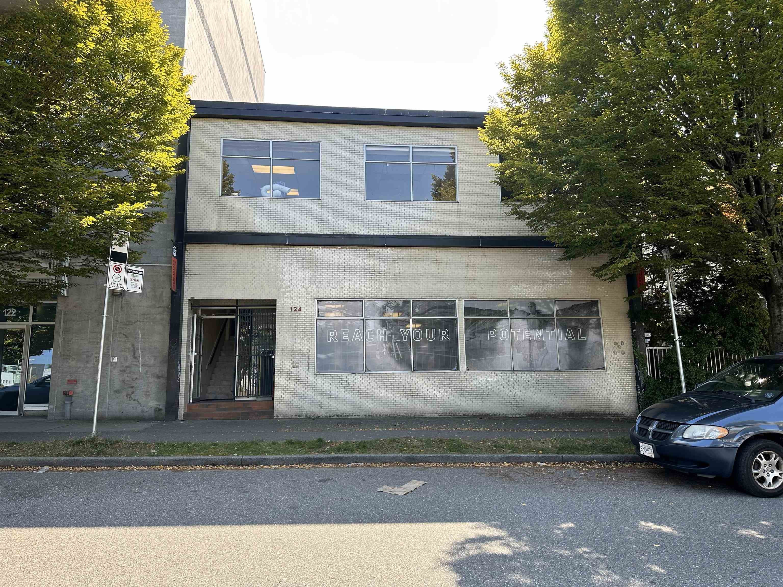 124 W 8TH AVENUE — photo 1