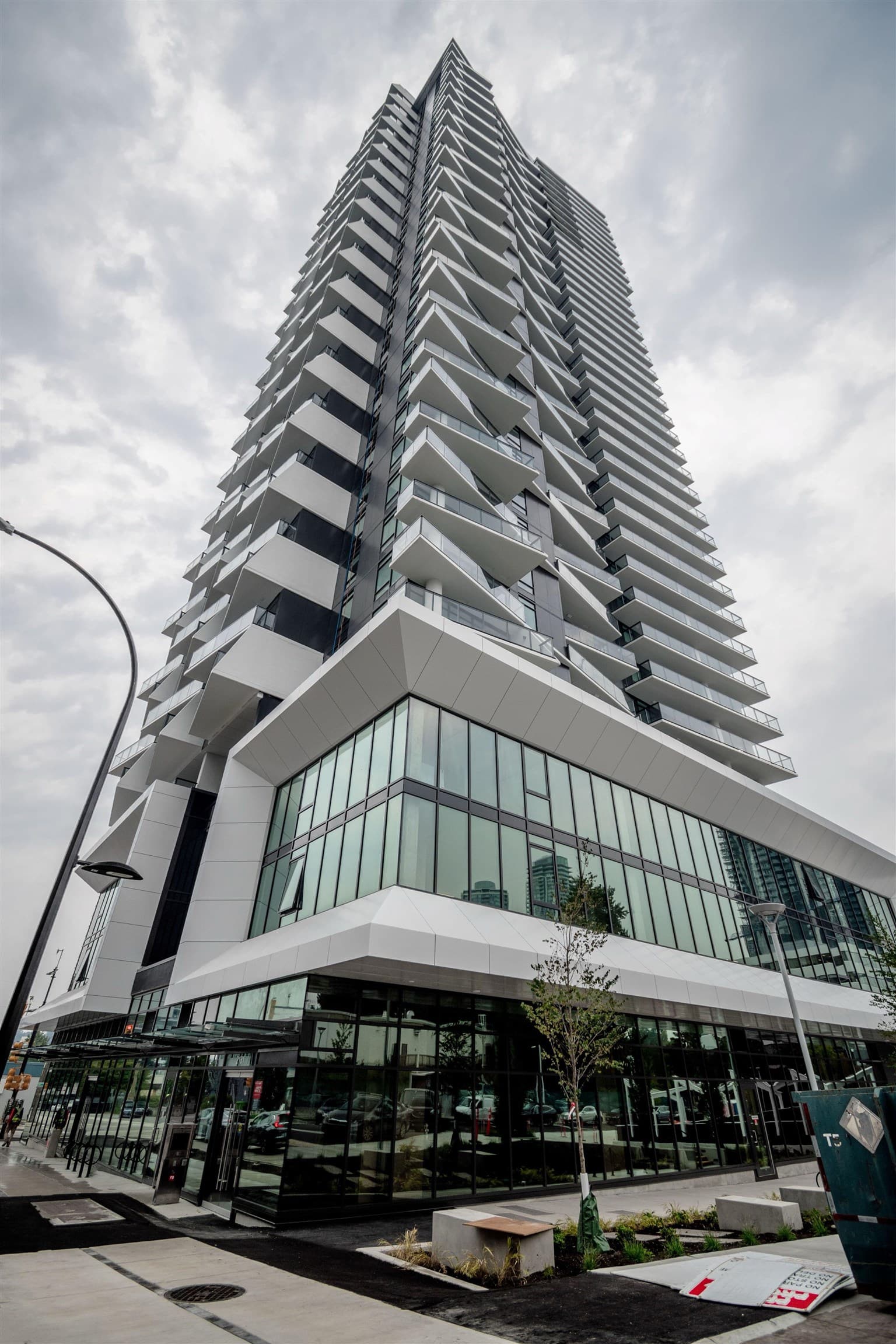 208 4279 DAWSON STREET — photo 1