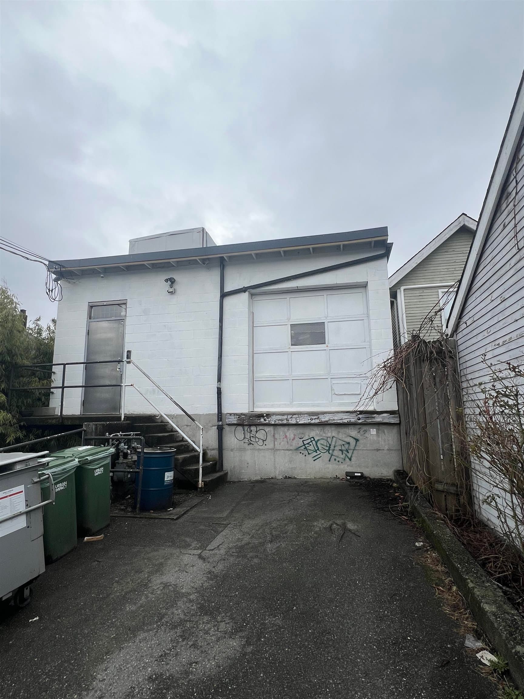 1114 E PENDER STREET — photo 2