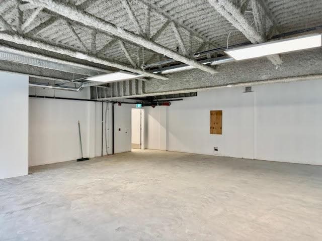 114 4899 VANGUARD ROAD — photo 4