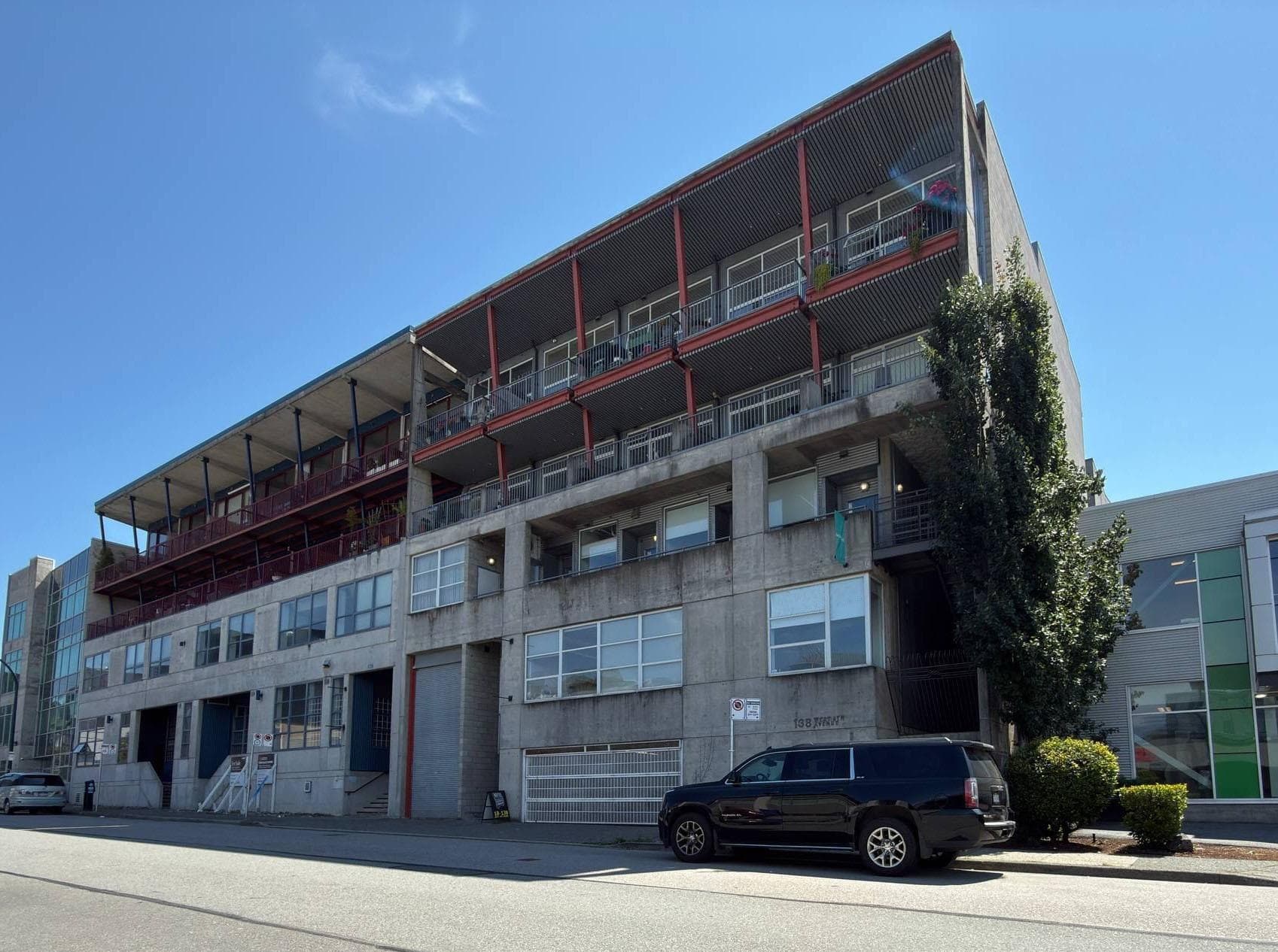 202 128 W 6TH AVENUE — photo 1