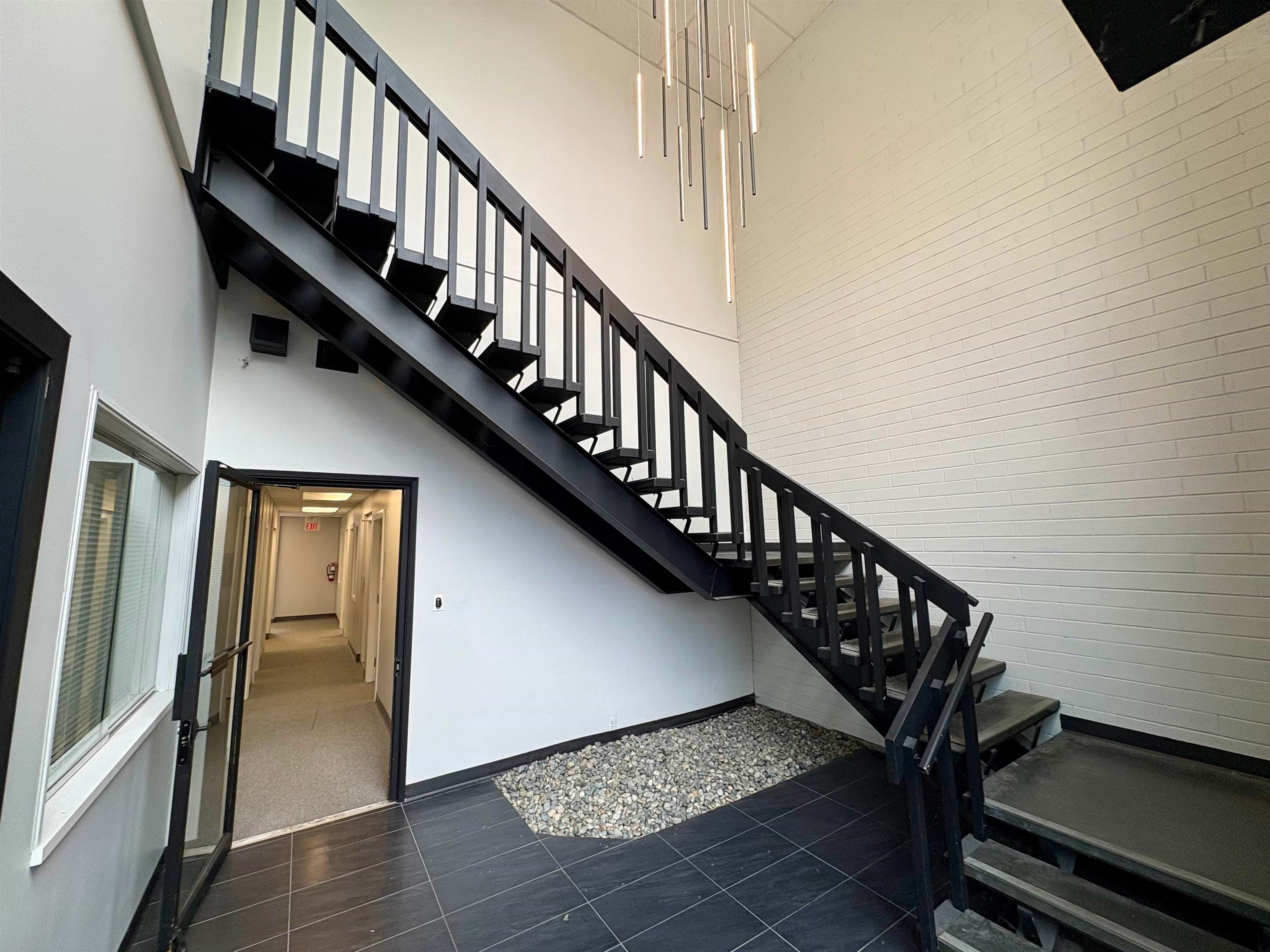 204 BLUE MOUNTAIN STREET — photo 2