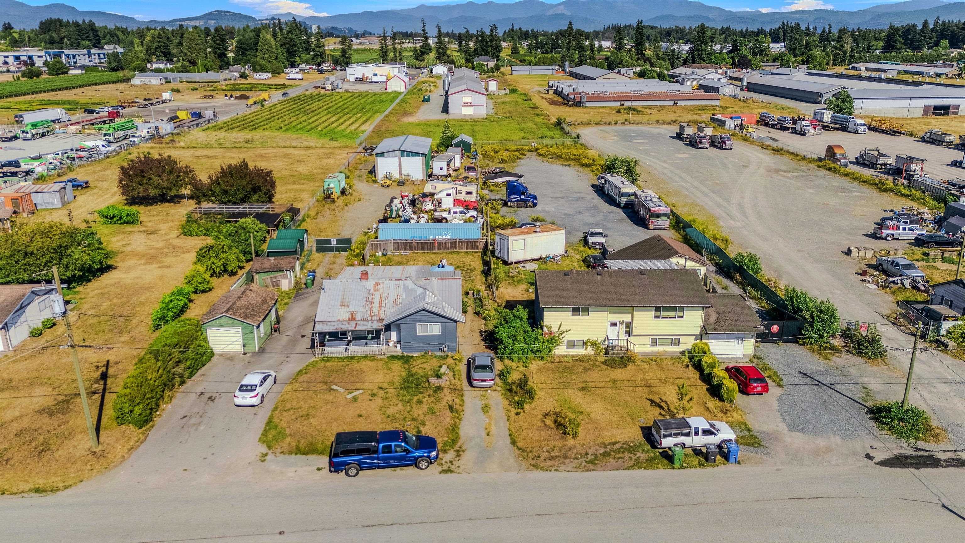 1850 QUEEN STREET, Abbotsford
