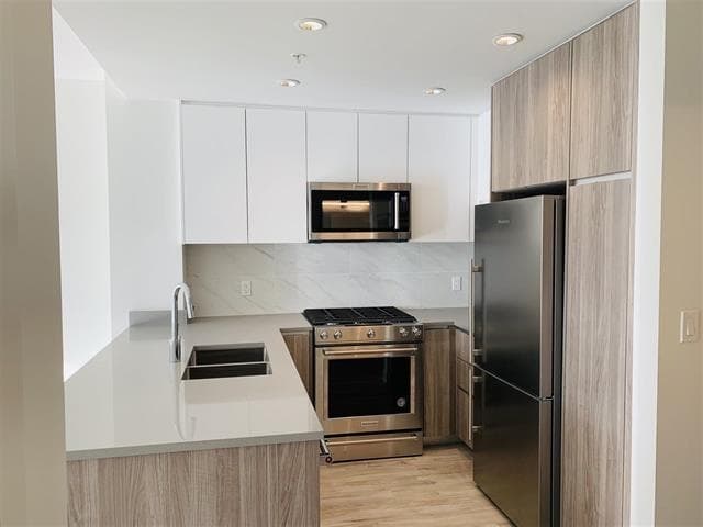 603 - 8940 University Crescent, Burnaby, V5A 4Y8 — photo 3
