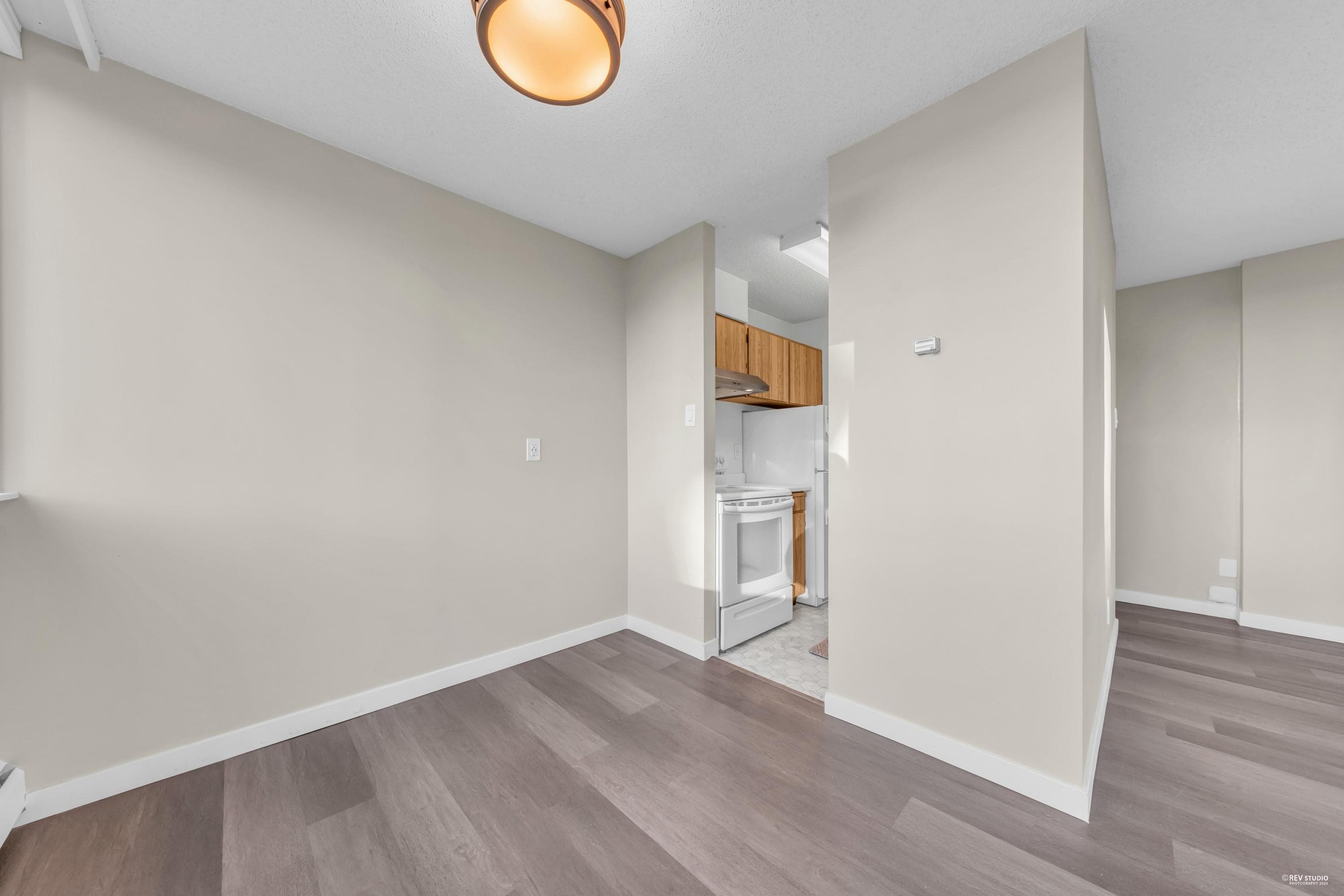 606 - 1740 Comox Street, Vancouver, V6G 2Z1 — photo 2