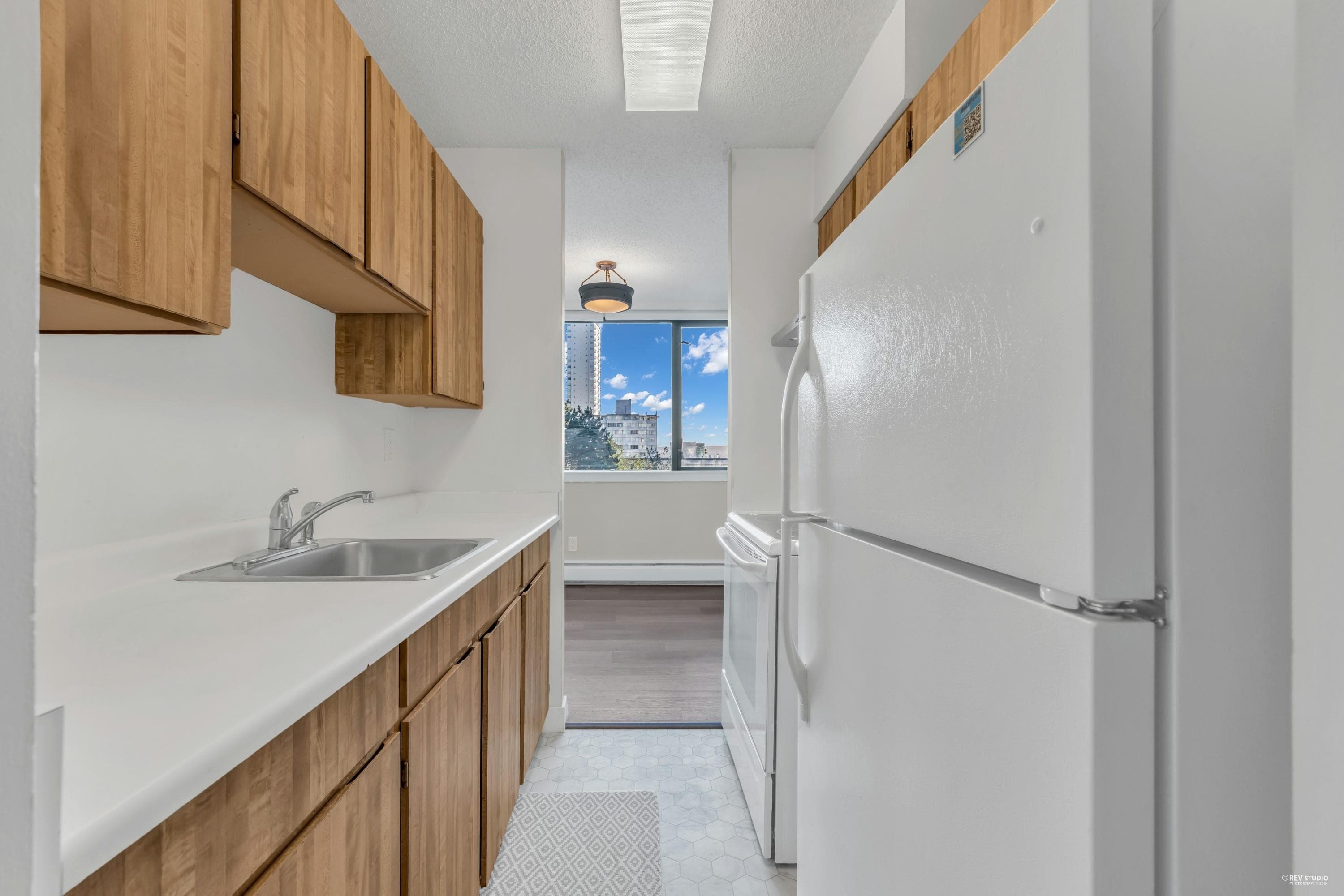 606 - 1740 Comox Street, Vancouver, V6G 2Z1 — photo 3