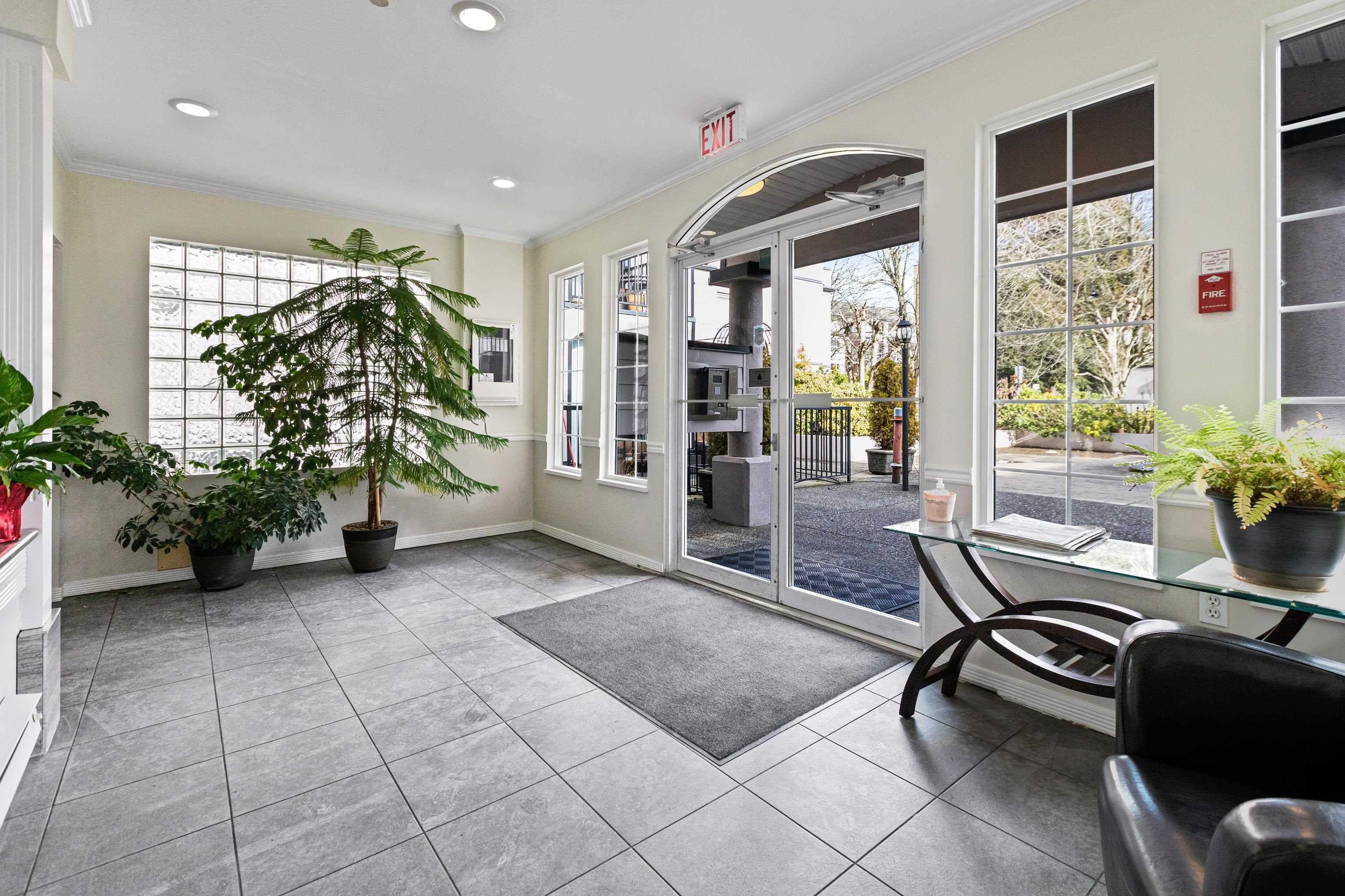 311 - 1533 Best Street, White Rock, V4B 4E9 — photo 3
