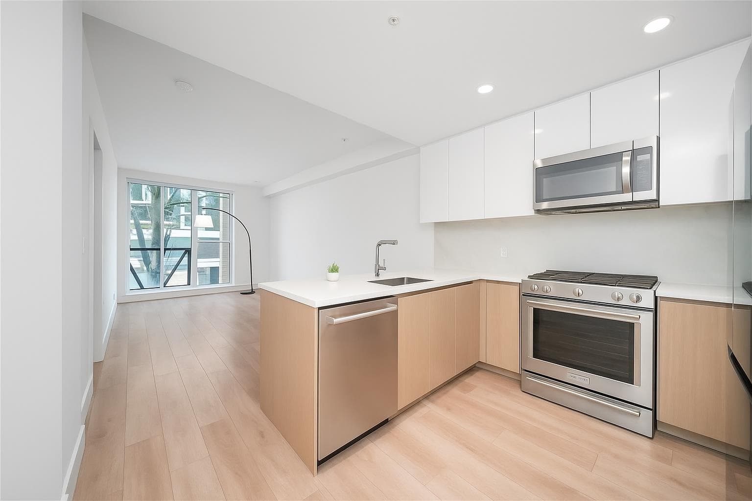 207 - 8940 University Crescent, Burnaby, V5A 4Y8 — photo 3