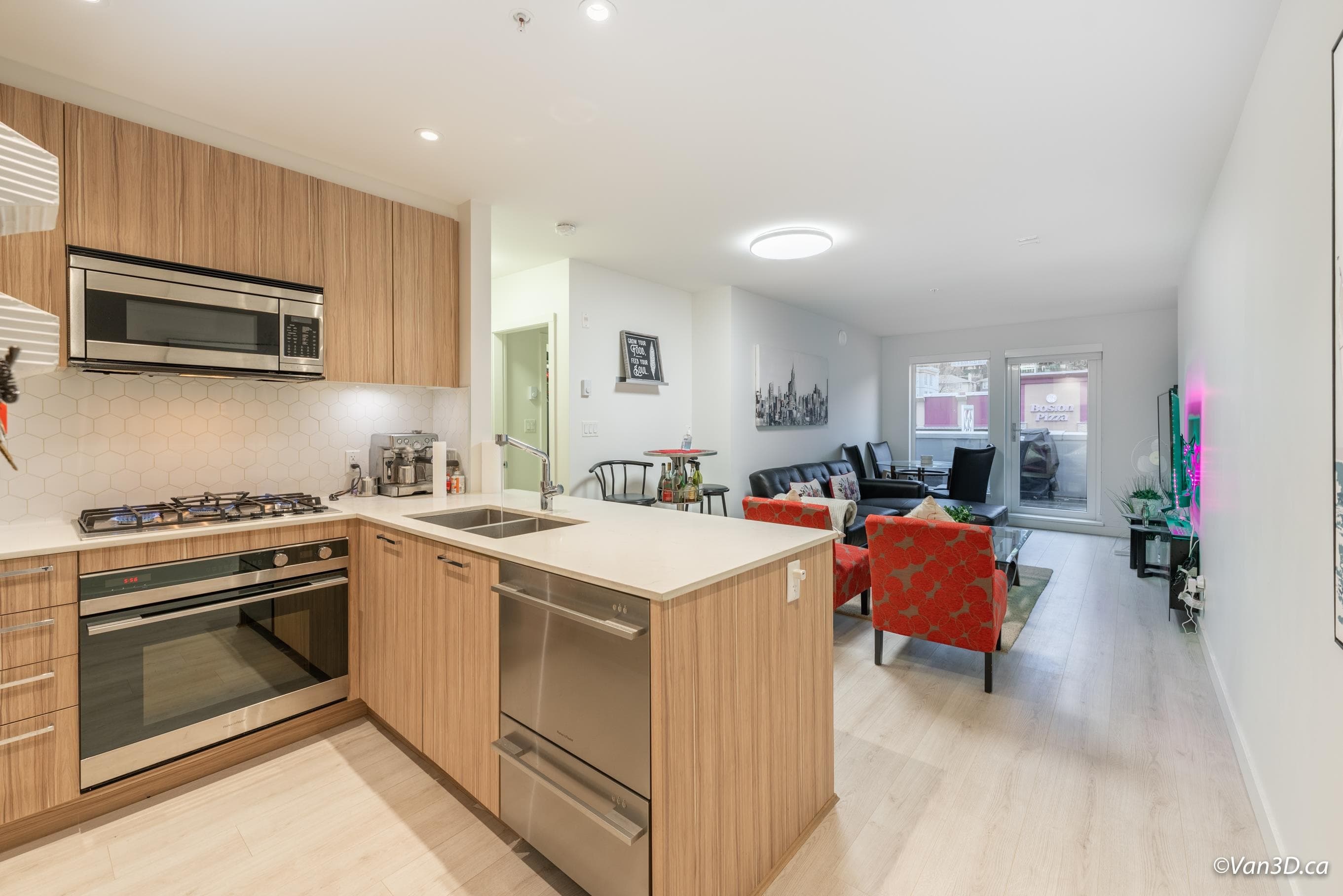 208 - 1061 Marine Drive, North Vancouver, V7P 1S6 — photo 2