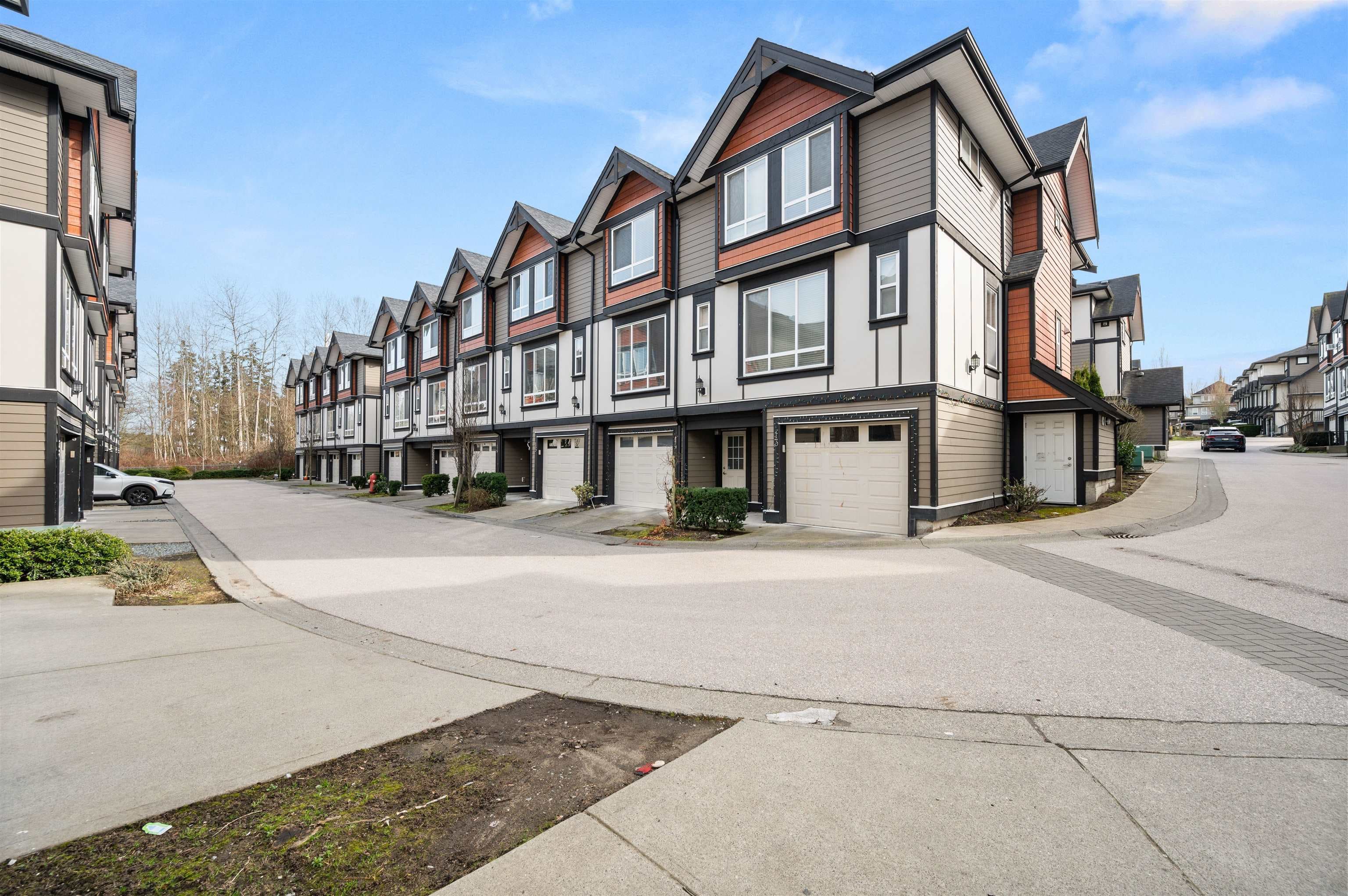 15 - 6378 142 Street, Surrey