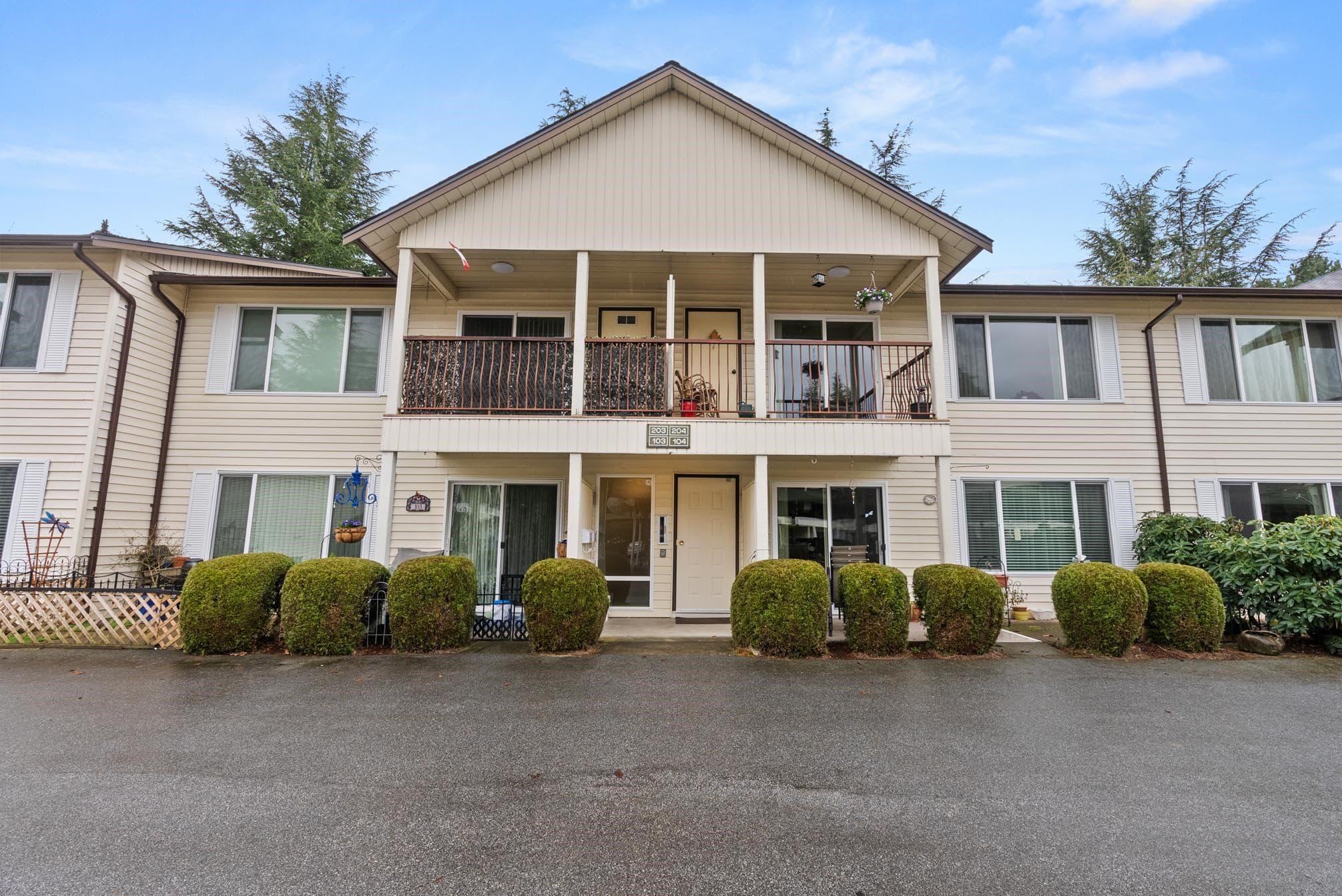 203 - 2853 W Bourquin Crescent, Abbotsford, V2S 6H6 — photo 2