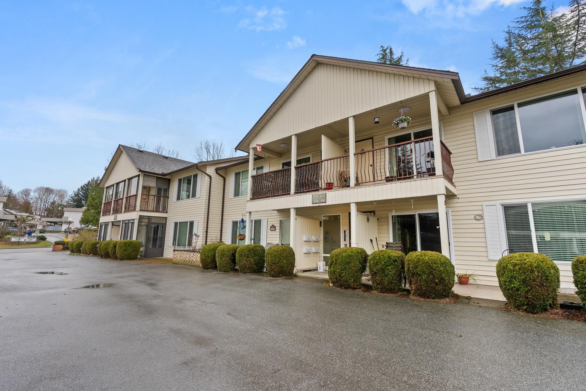 203 - 2853 W Bourquin Crescent, Abbotsford, V2S 6H6 — photo 4