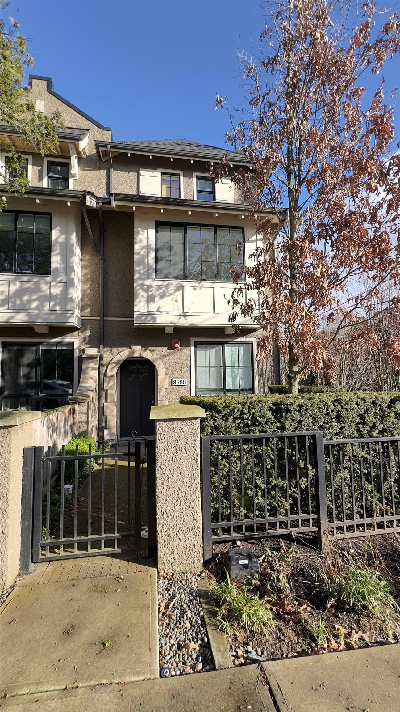8588 Osler Street, Vancouver, V6P 0G4 — photo 2