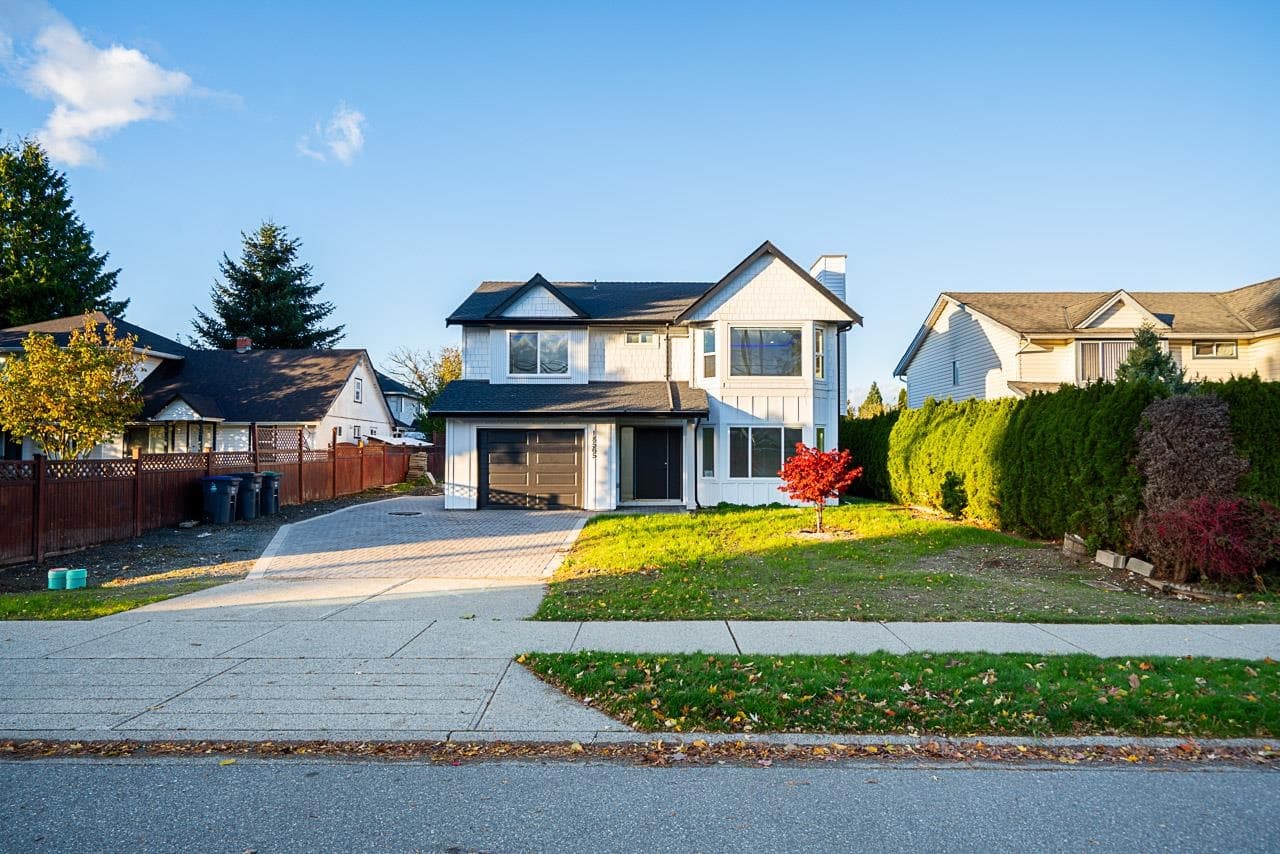 18565 60 Avenue, Surrey