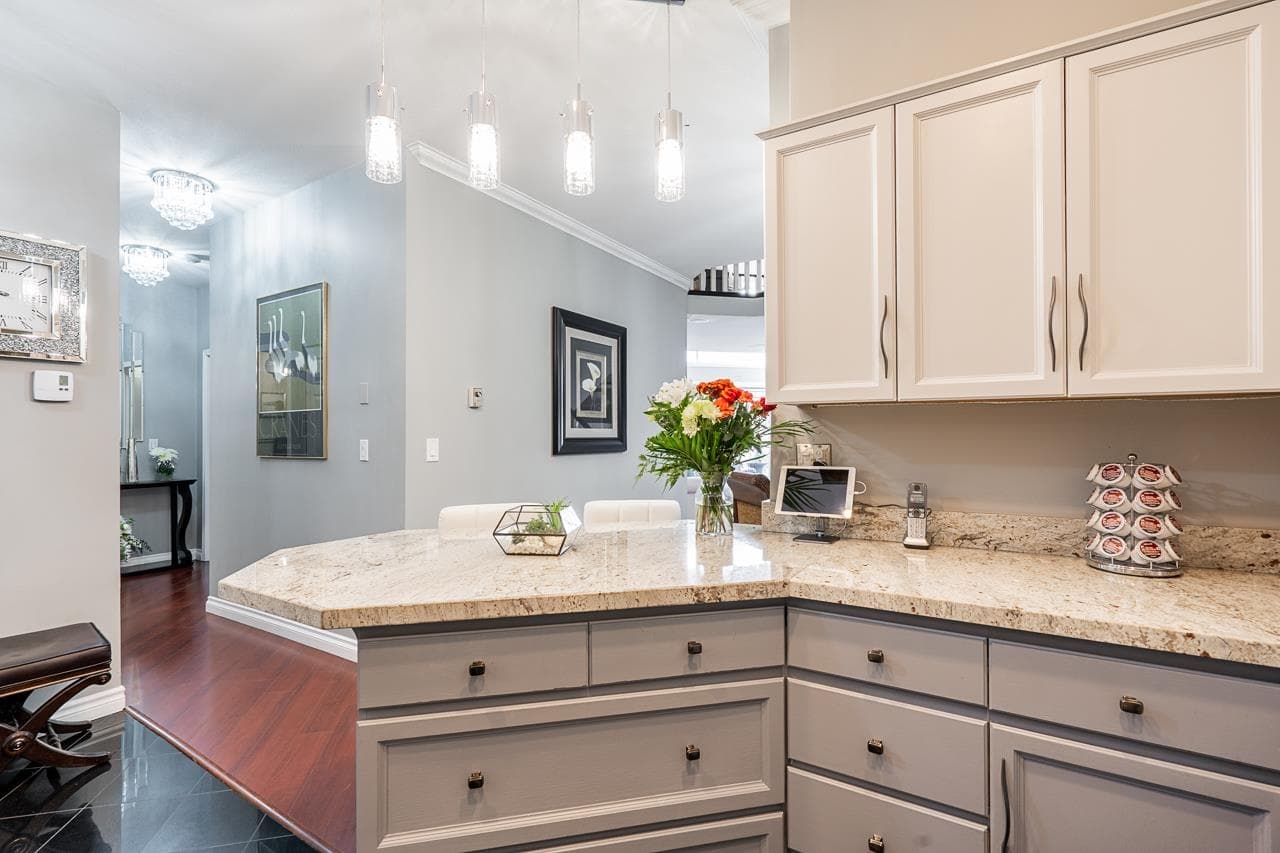 210 - 25 Richmond Street, New Westminster, V3L 5P9 — photo 4