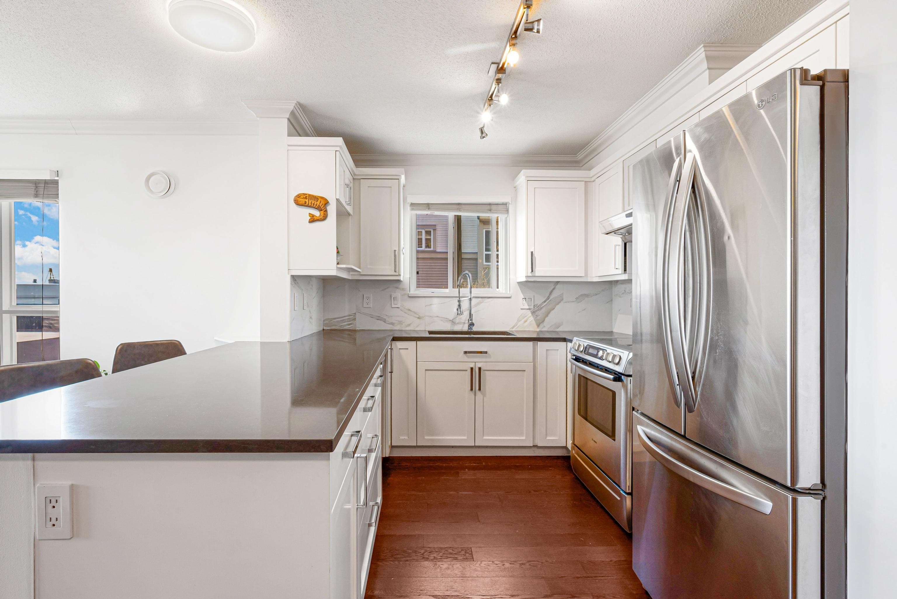 213 - 365 E 1st Street, North Vancouver, V7L 4W5 — photo 5
