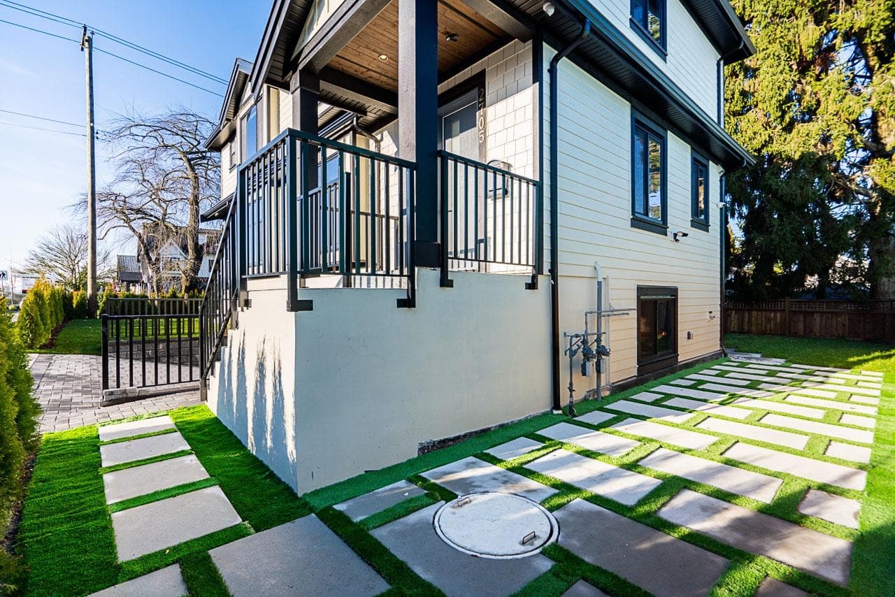 2705 Dundas Street, Vancouver, V5K 3L9 — photo 3