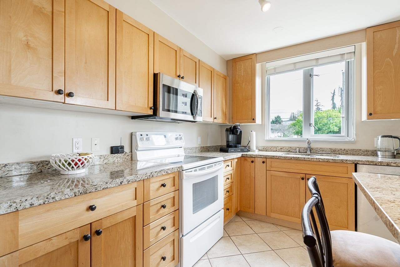 301 - 2203 Bellevue Avenue, West Vancouver, V7V 4V7 — photo 3