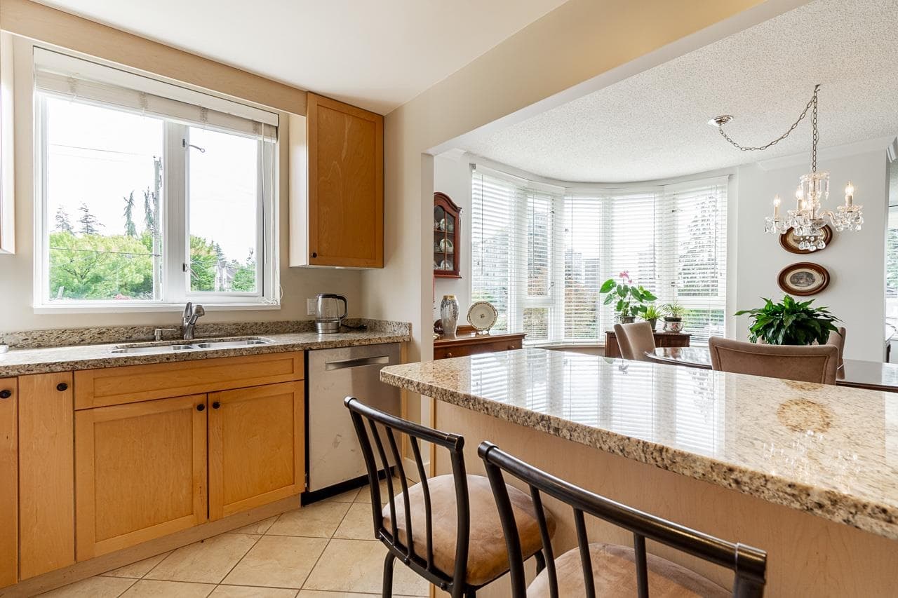 301 - 2203 Bellevue Avenue, West Vancouver, V7V 4V7 — photo 5