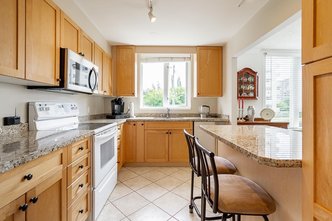 301 - 2203 Bellevue Avenue, West Vancouver, V7V 4V7 — photo 4